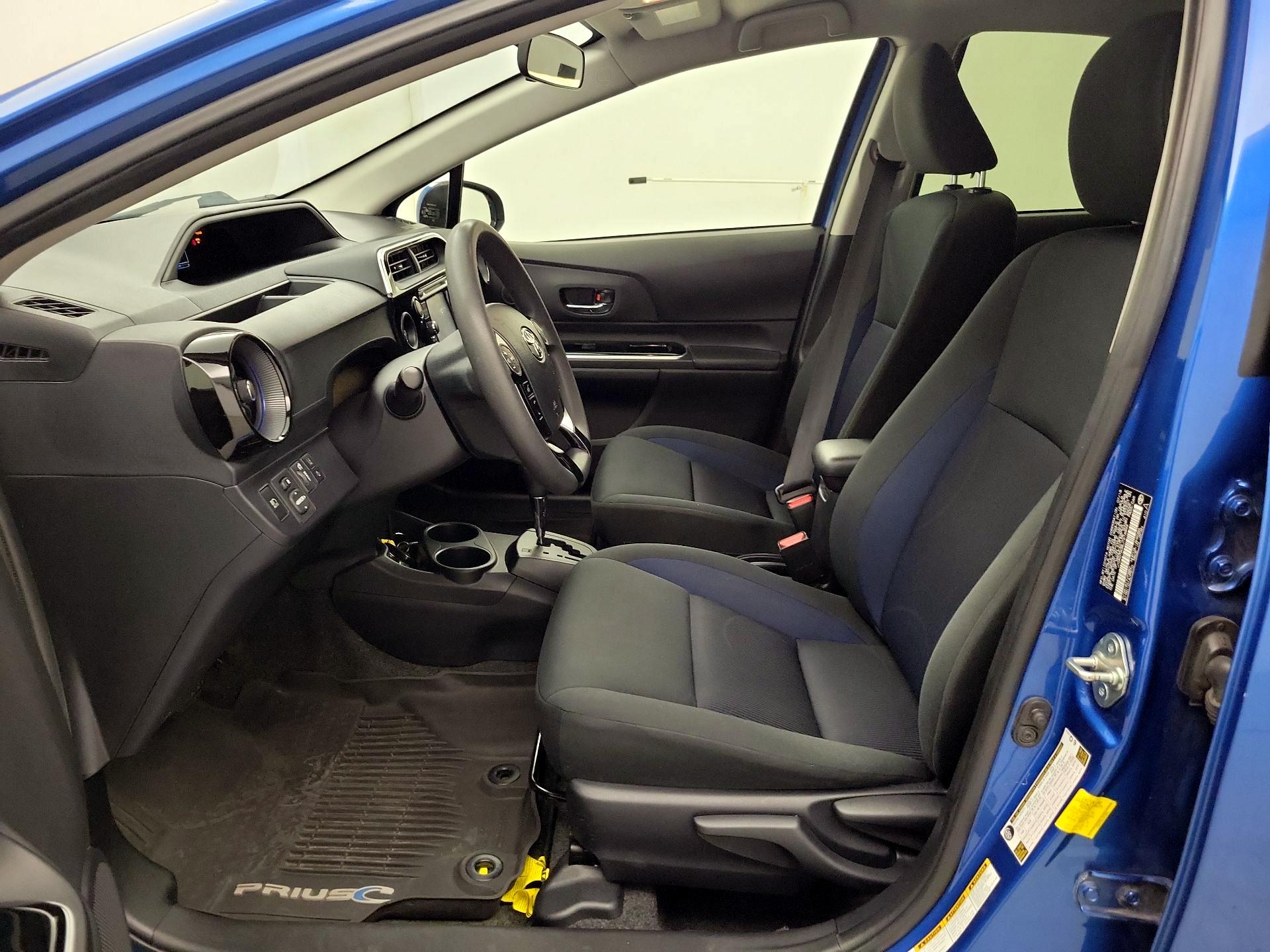 Thumbnail: 2018 Toyota Prius c - 11