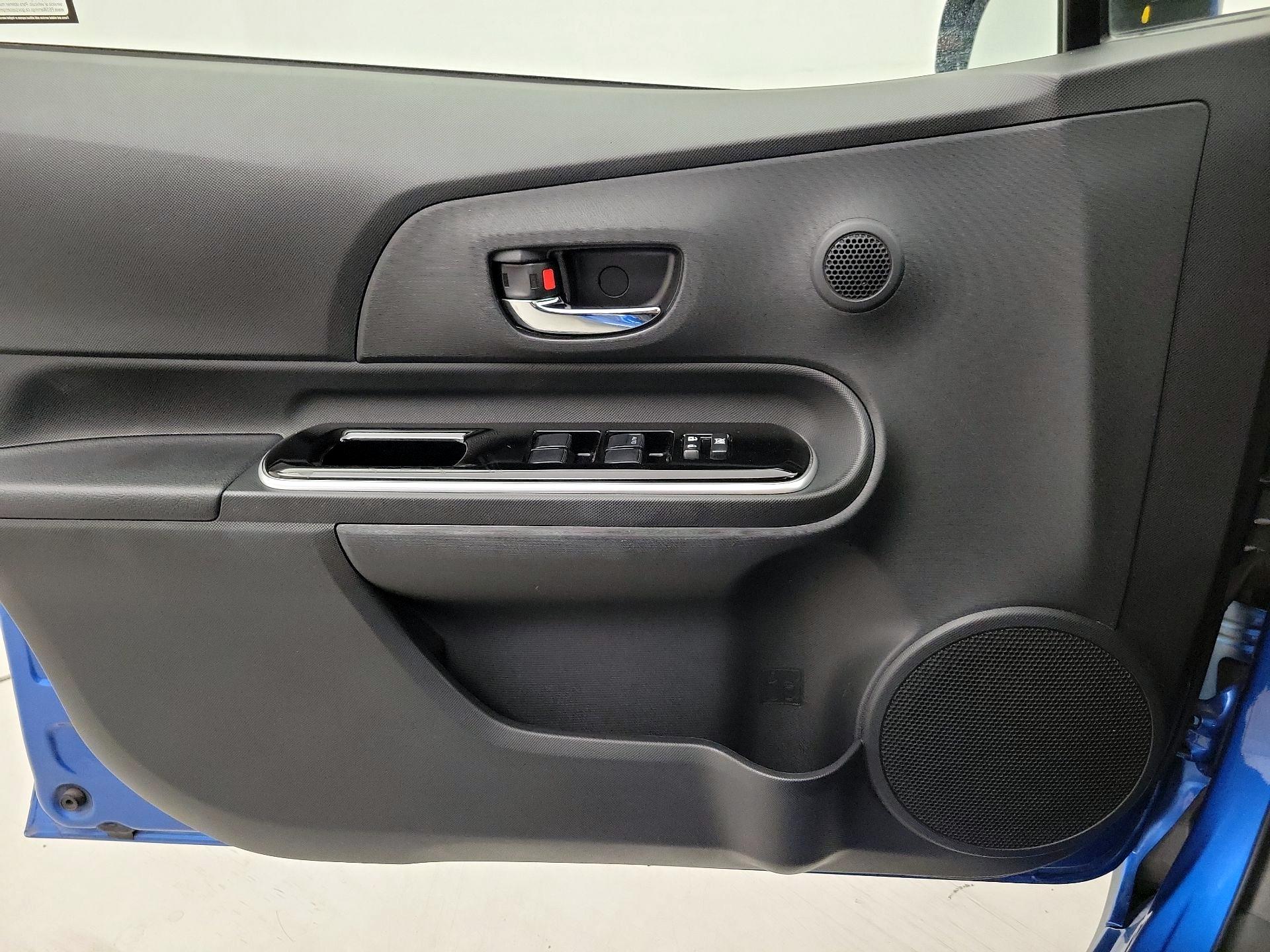 Thumbnail: 2018 Toyota Prius c - 12