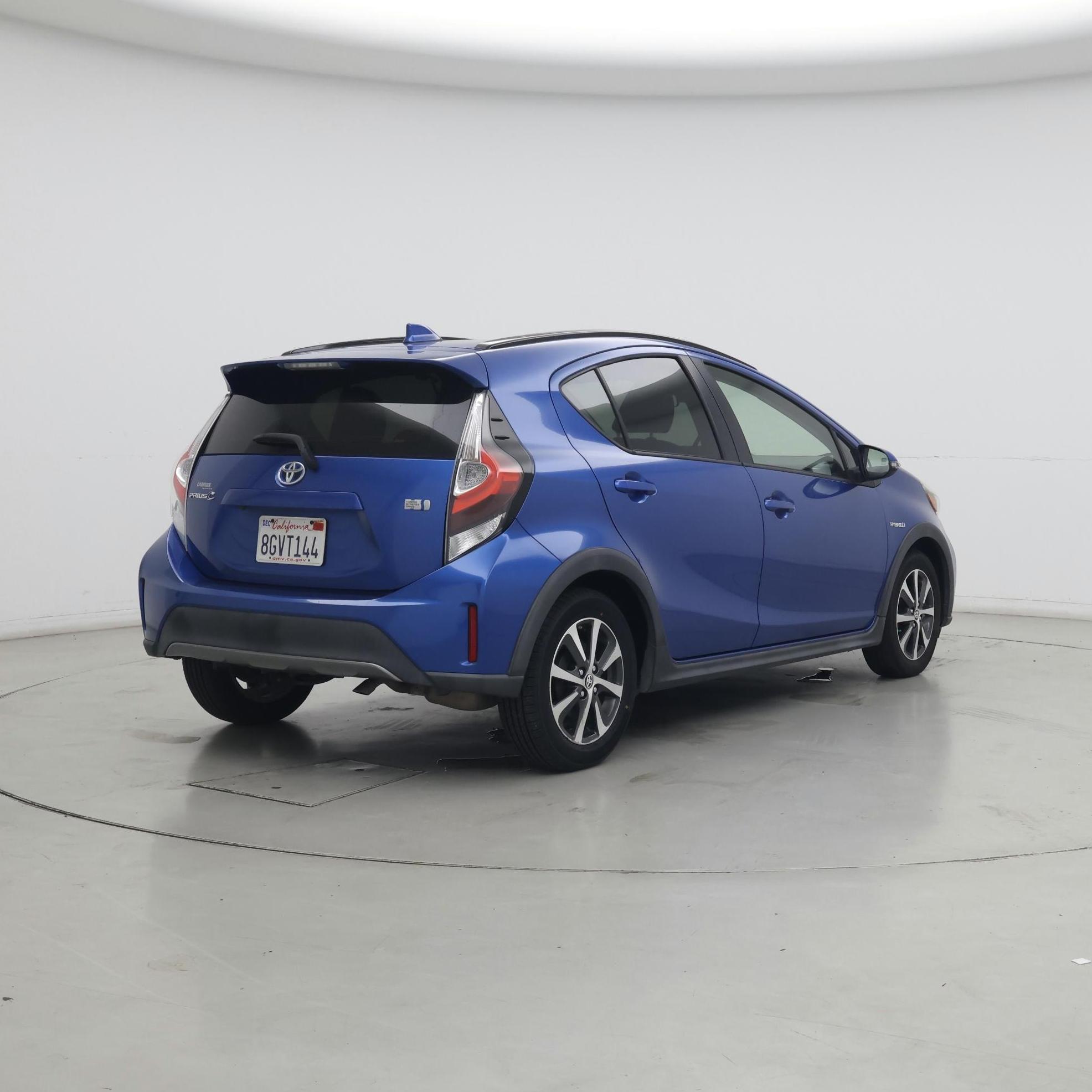 Thumbnail: 2018 Toyota Prius c - 8
