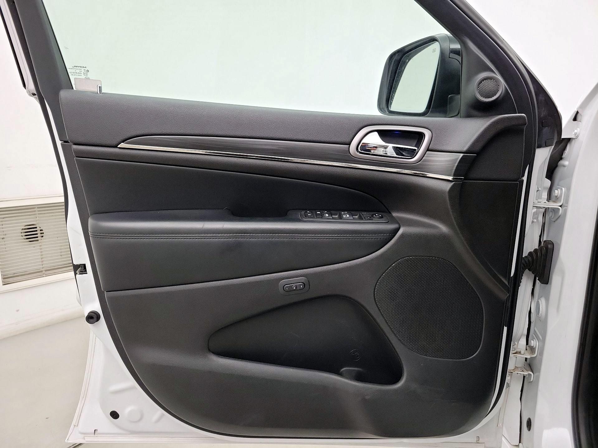 Thumbnail: 2019 Jeep Grand Cherokee - 12