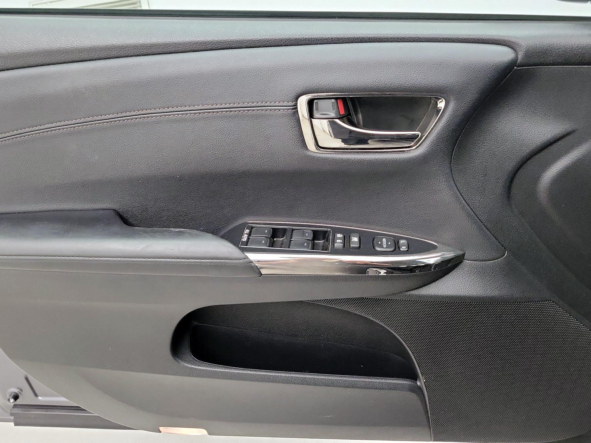 Thumbnail: 2015 Toyota Avalon - 12