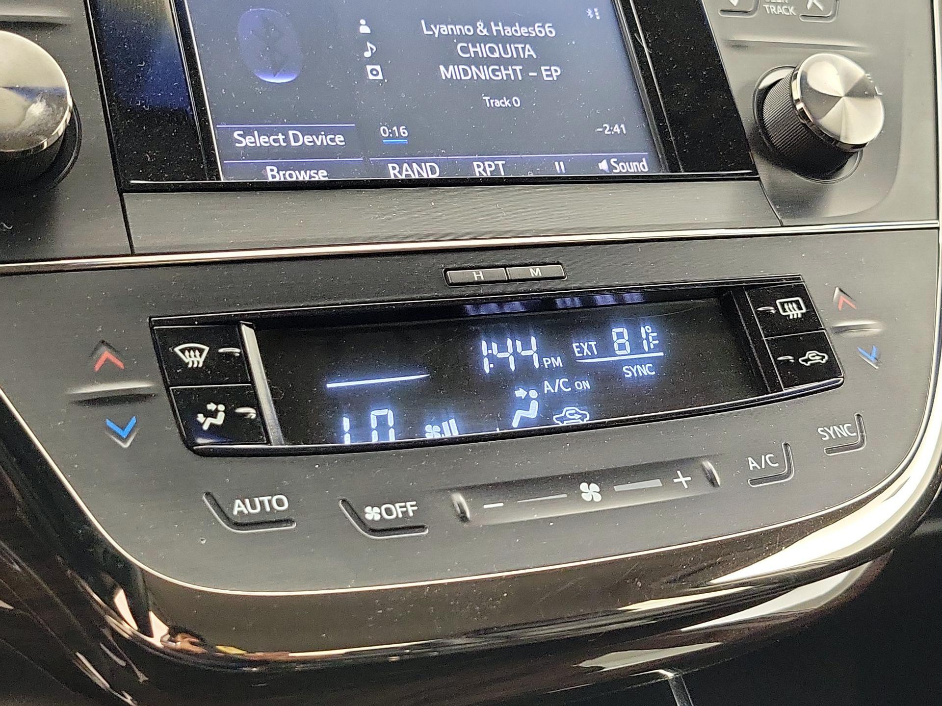 Thumbnail: 2015 Toyota Avalon - 16