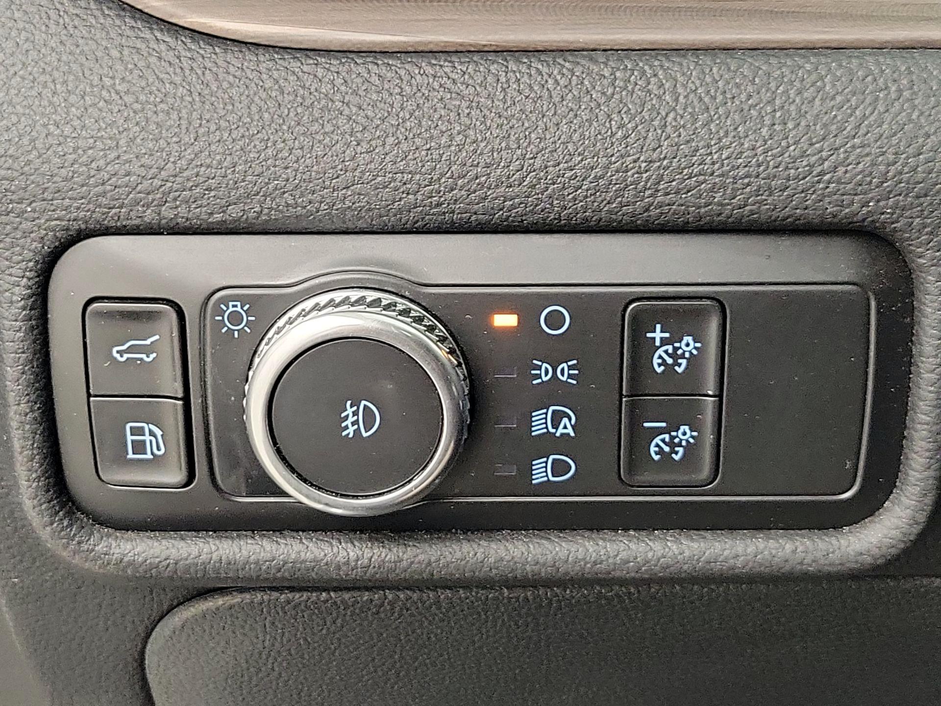 Thumbnail: 2020 Ford Explorer - 13