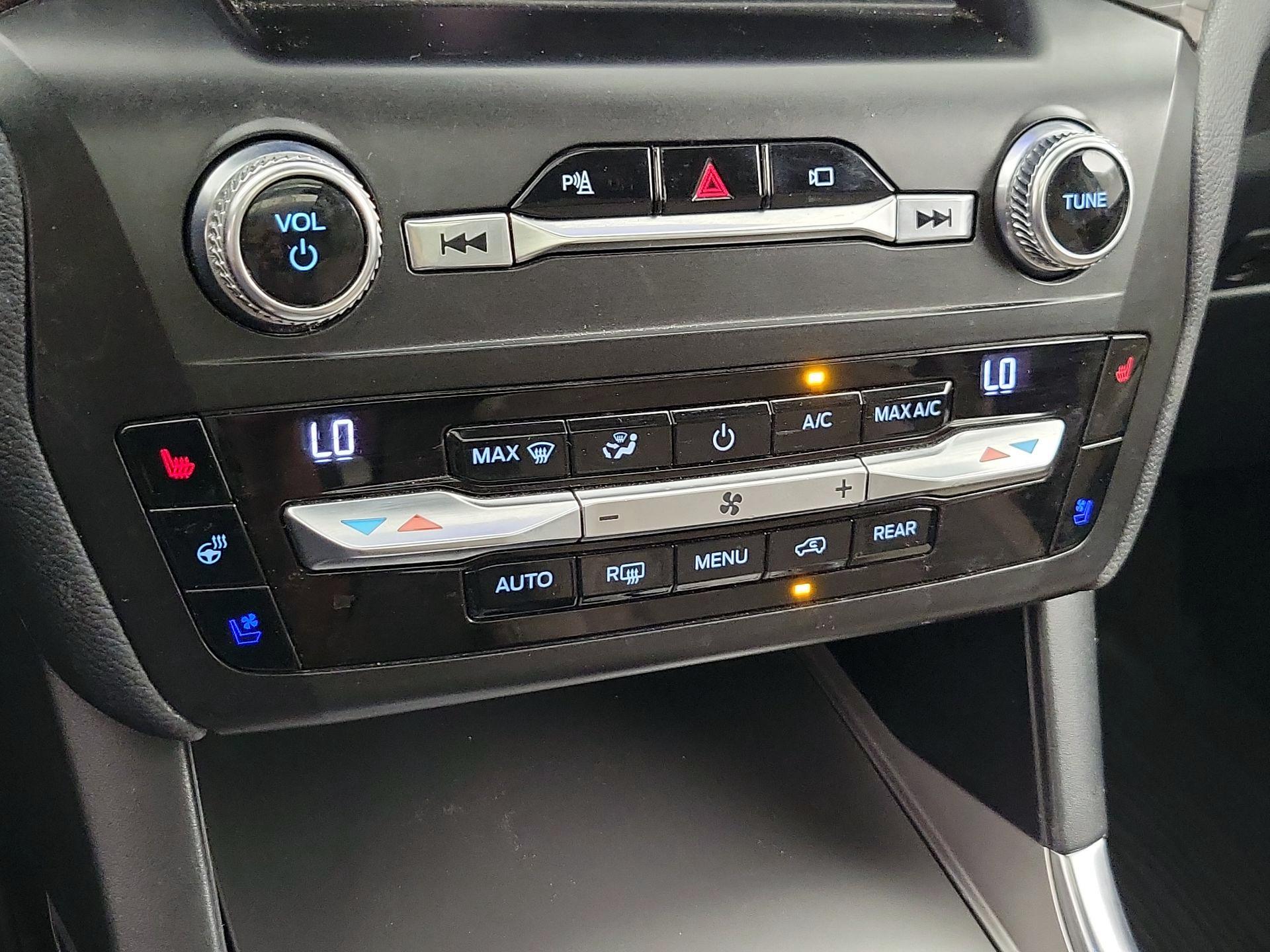 Thumbnail: 2020 Ford Explorer - 17