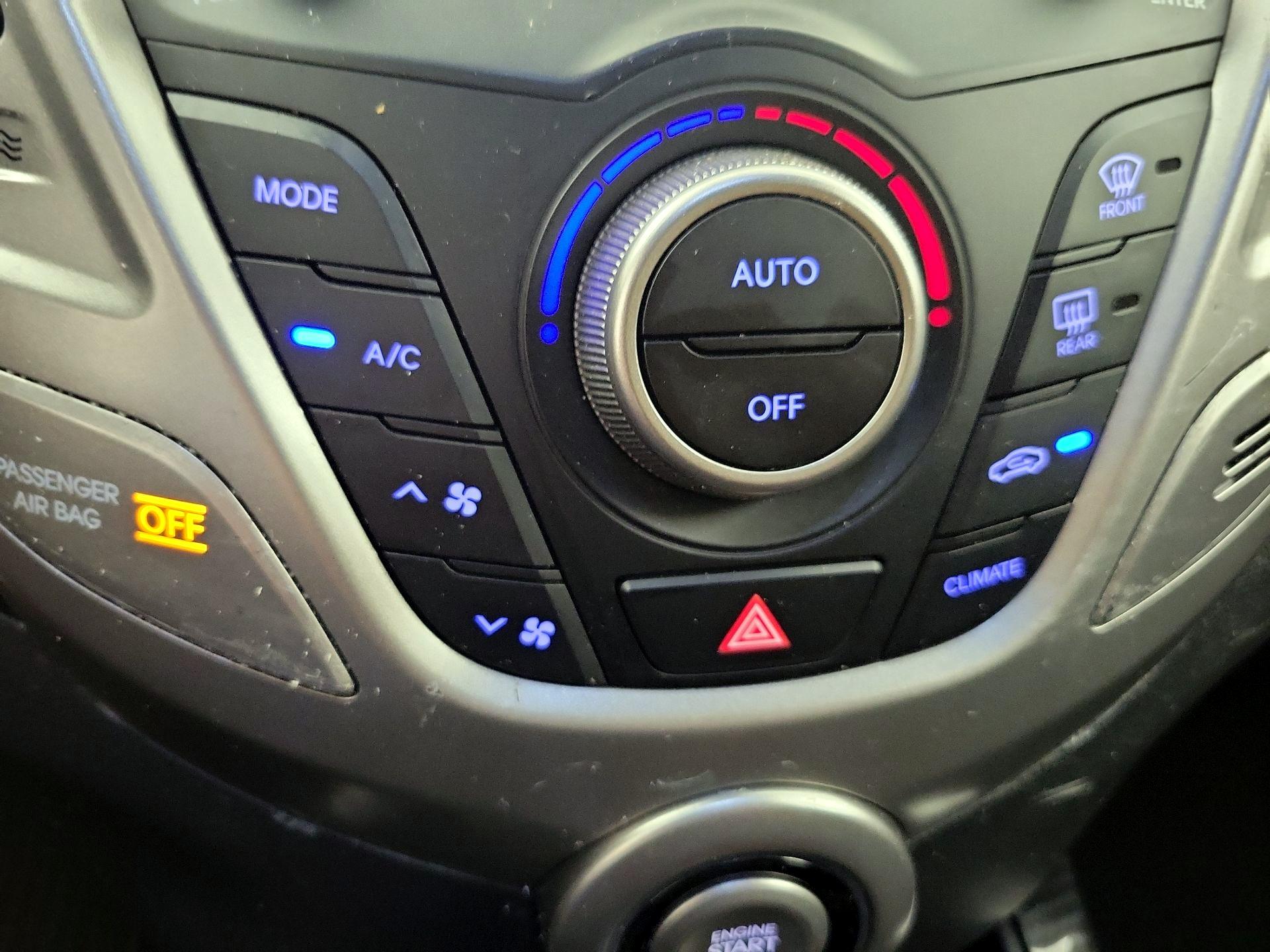 Thumbnail: 2017 Hyundai Veloster - 15