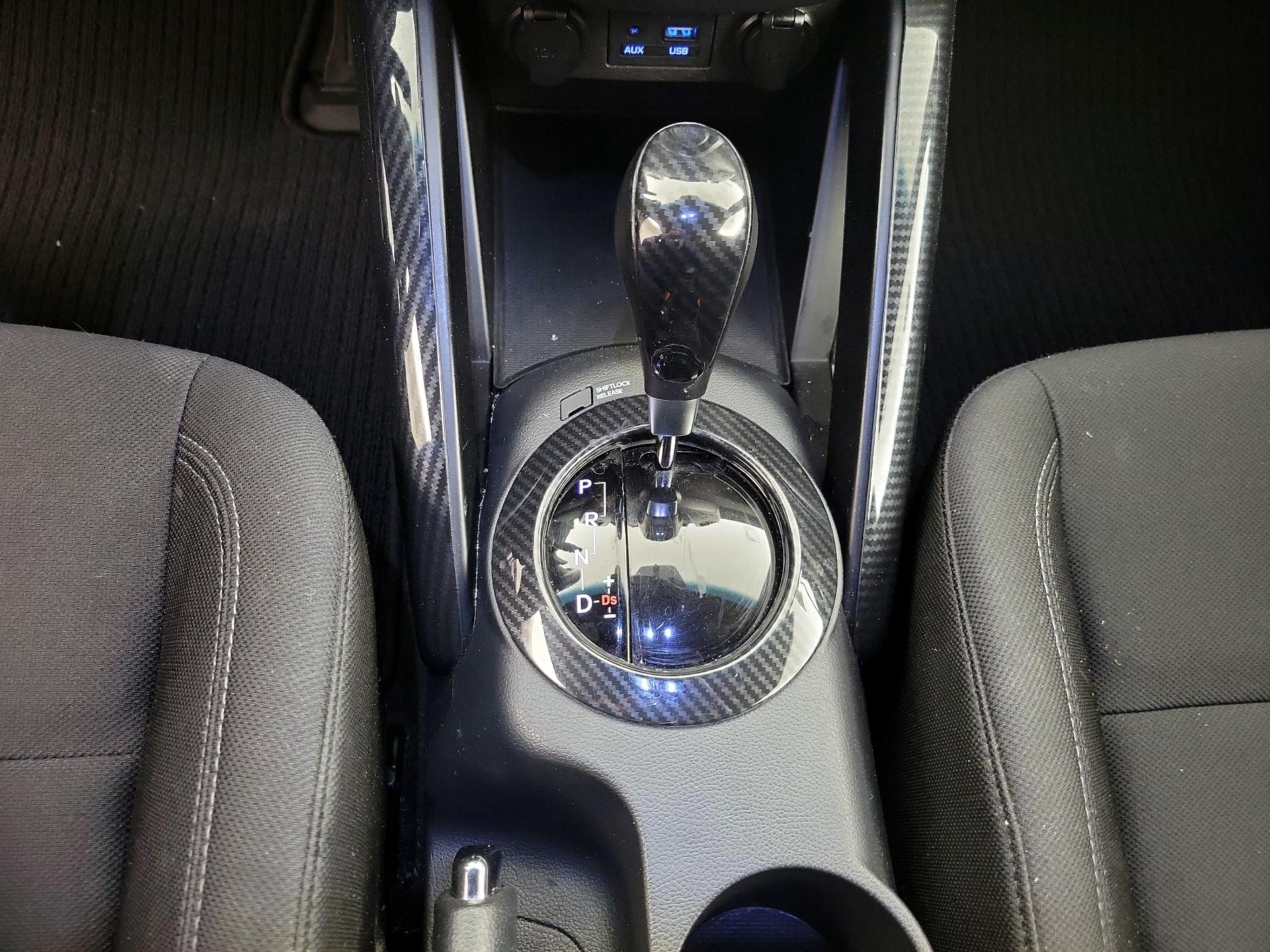 Thumbnail: 2017 Hyundai Veloster - 16