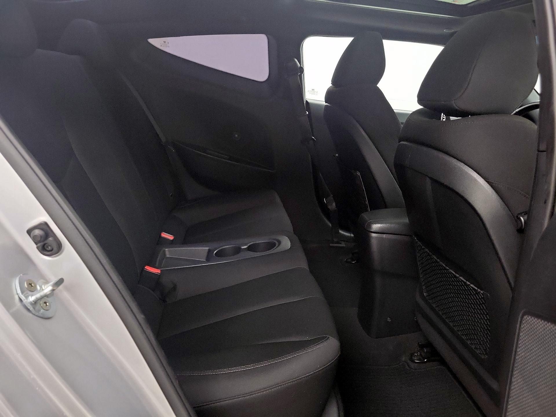 Thumbnail: 2017 Hyundai Veloster - 19