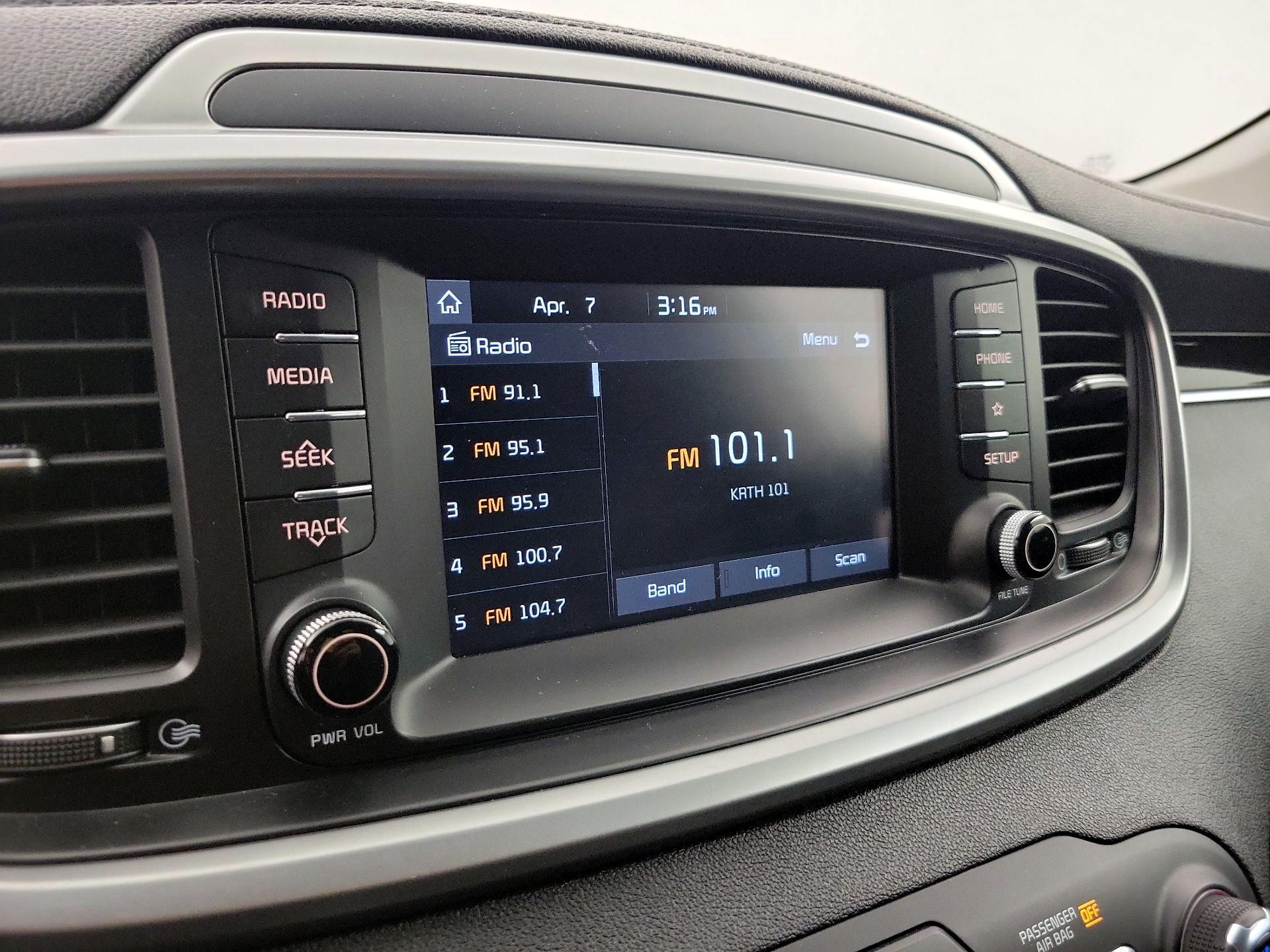 Thumbnail: 2020 Kia Sorento - 15