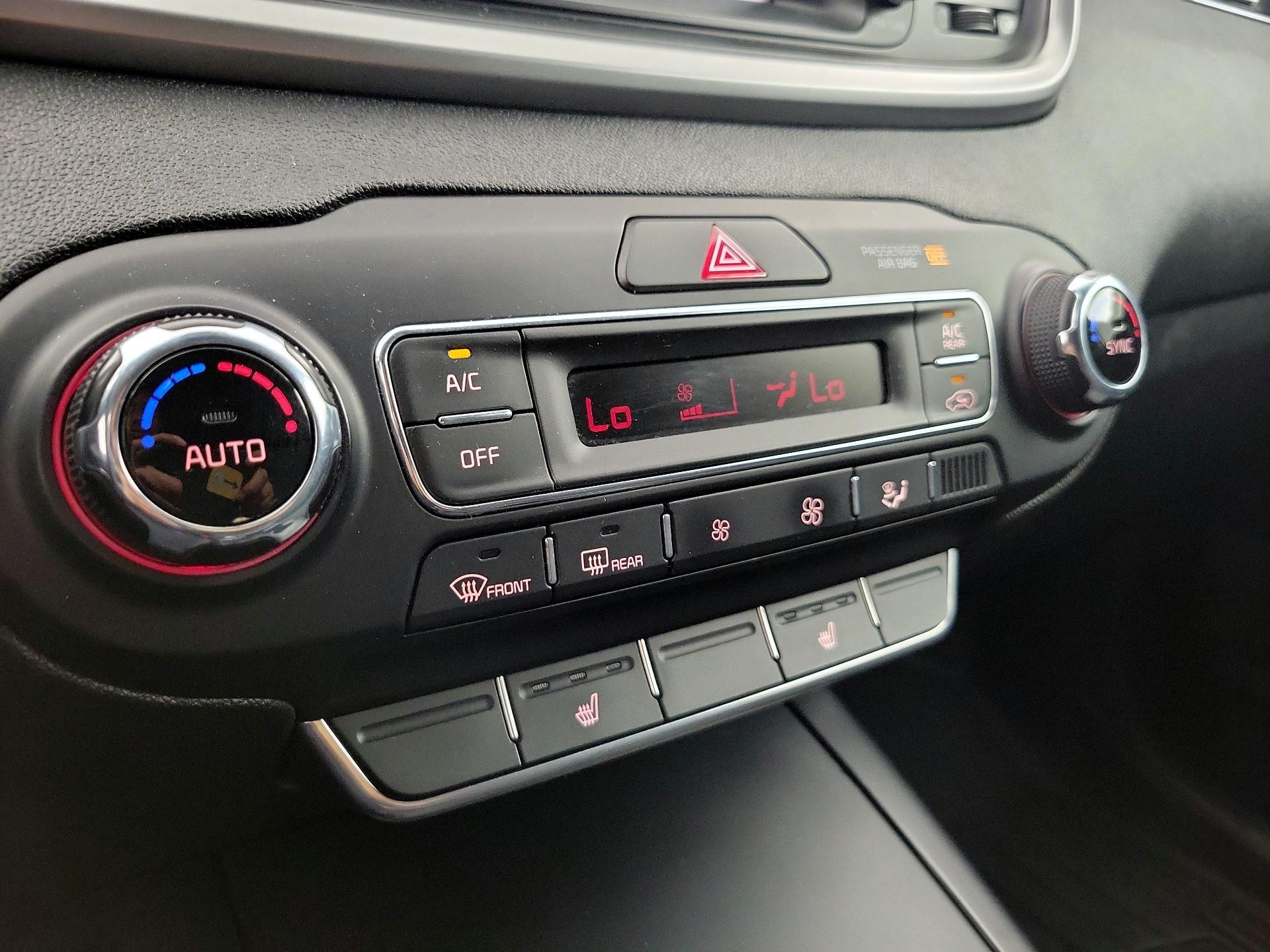 Thumbnail: 2020 Kia Sorento - 16