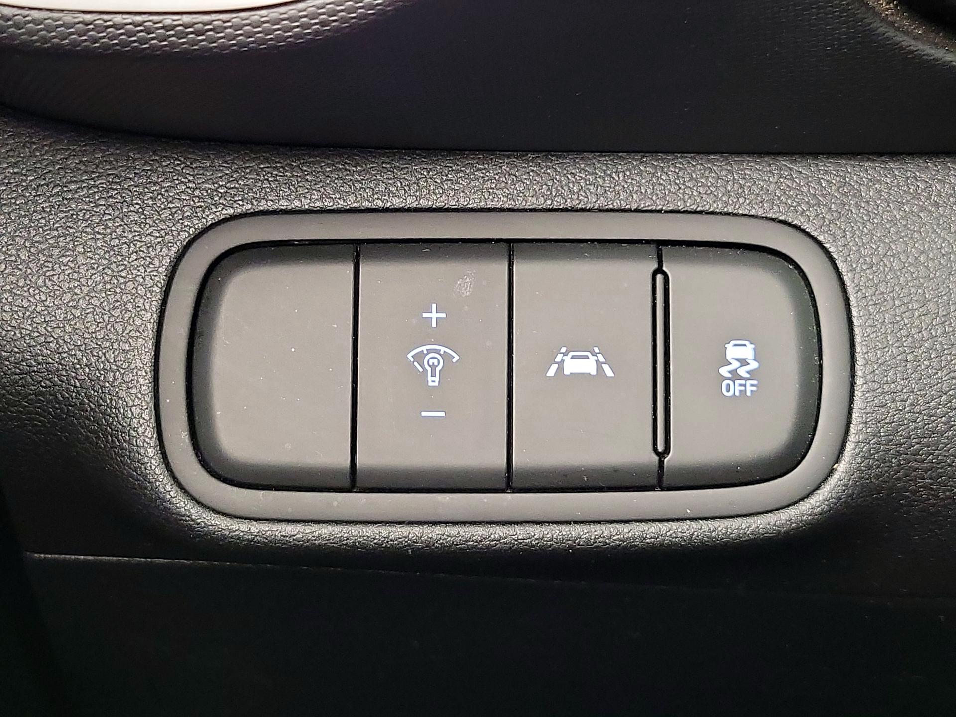 Thumbnail: 2022 Hyundai Venue - 13