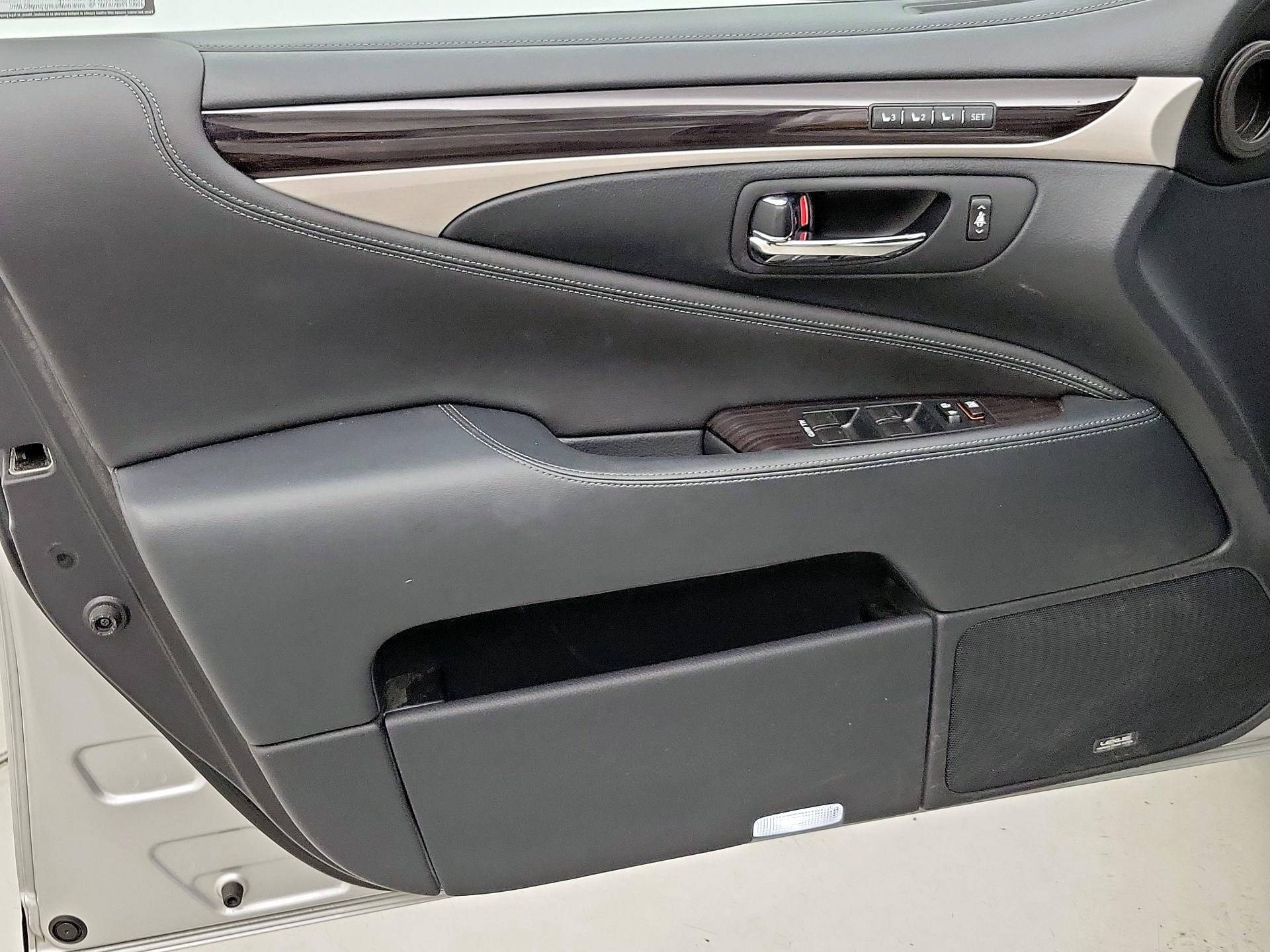 Thumbnail: 2014 Lexus LS - 12