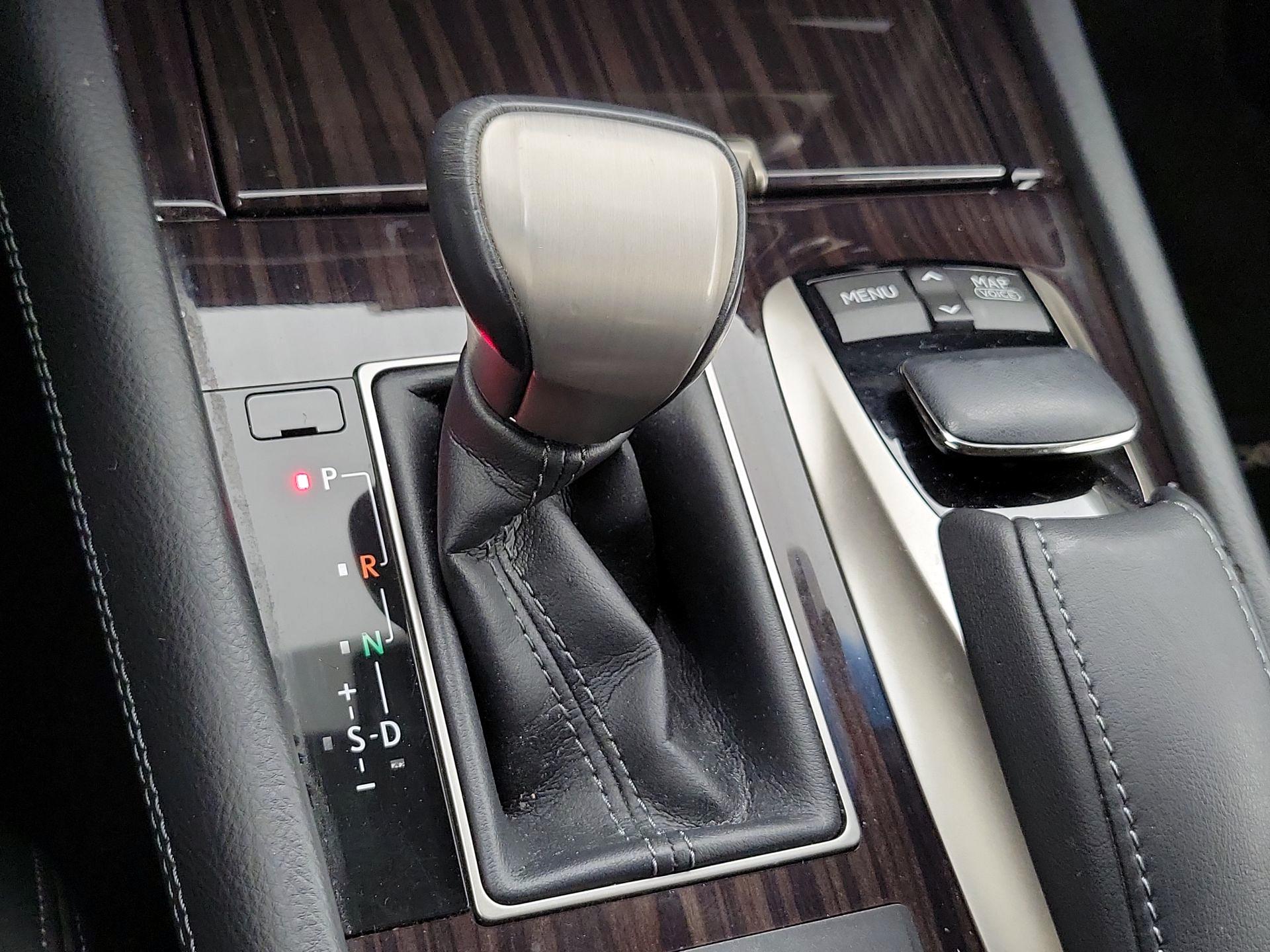 Thumbnail: 2014 Lexus LS - 18