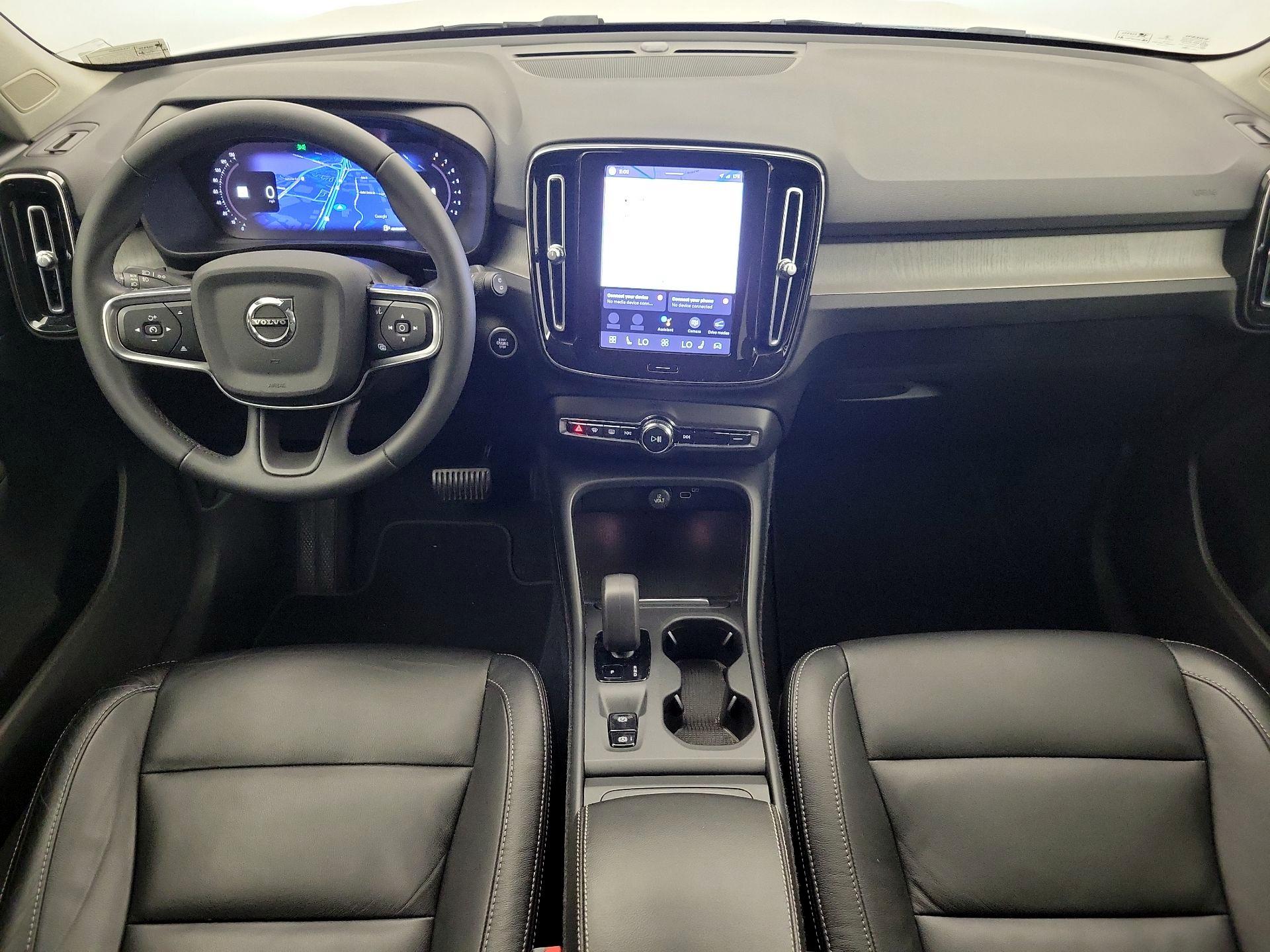 Thumbnail: 2023 Volvo XC40 - 9