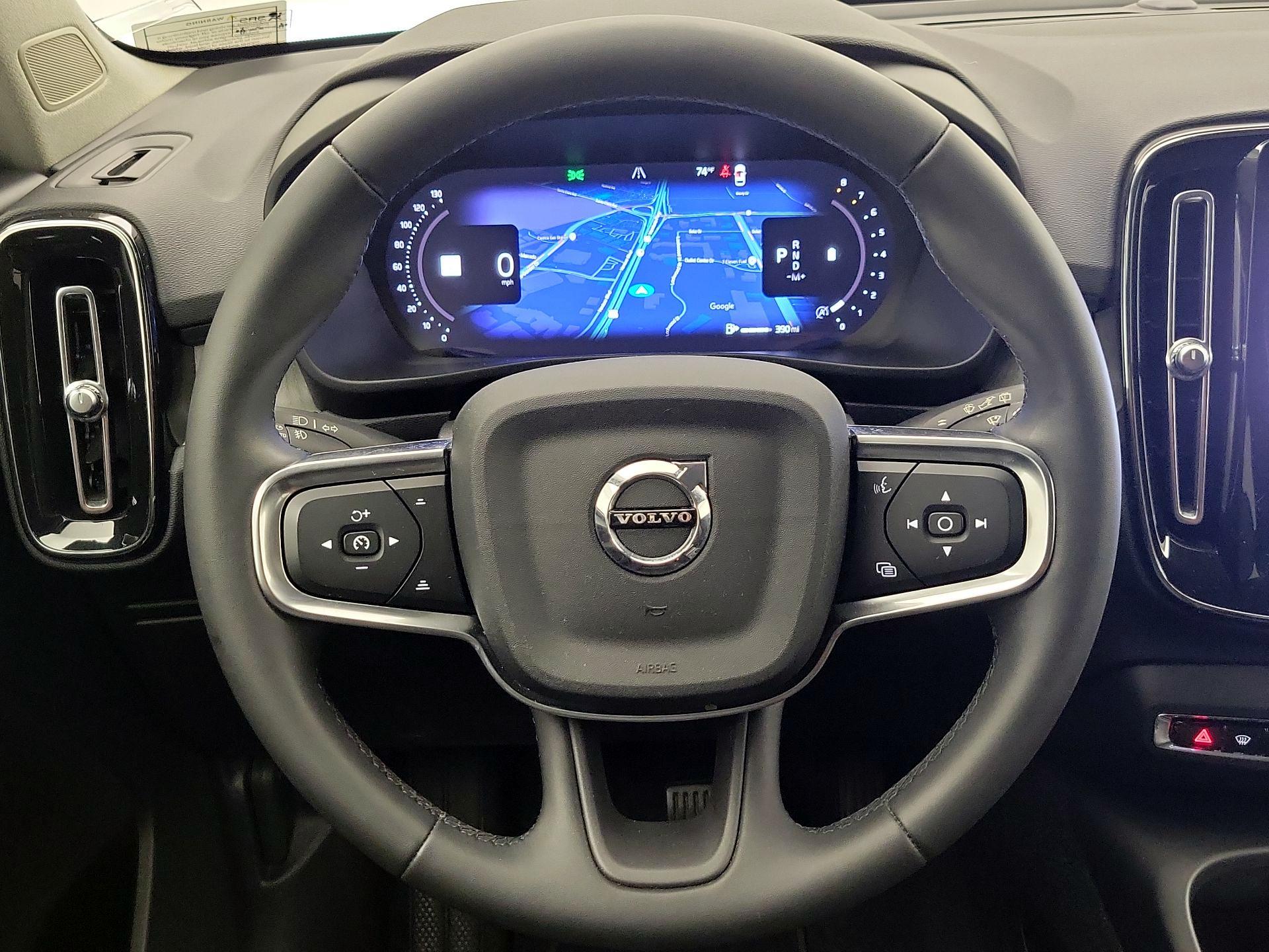 Thumbnail: 2023 Volvo XC40 - 10