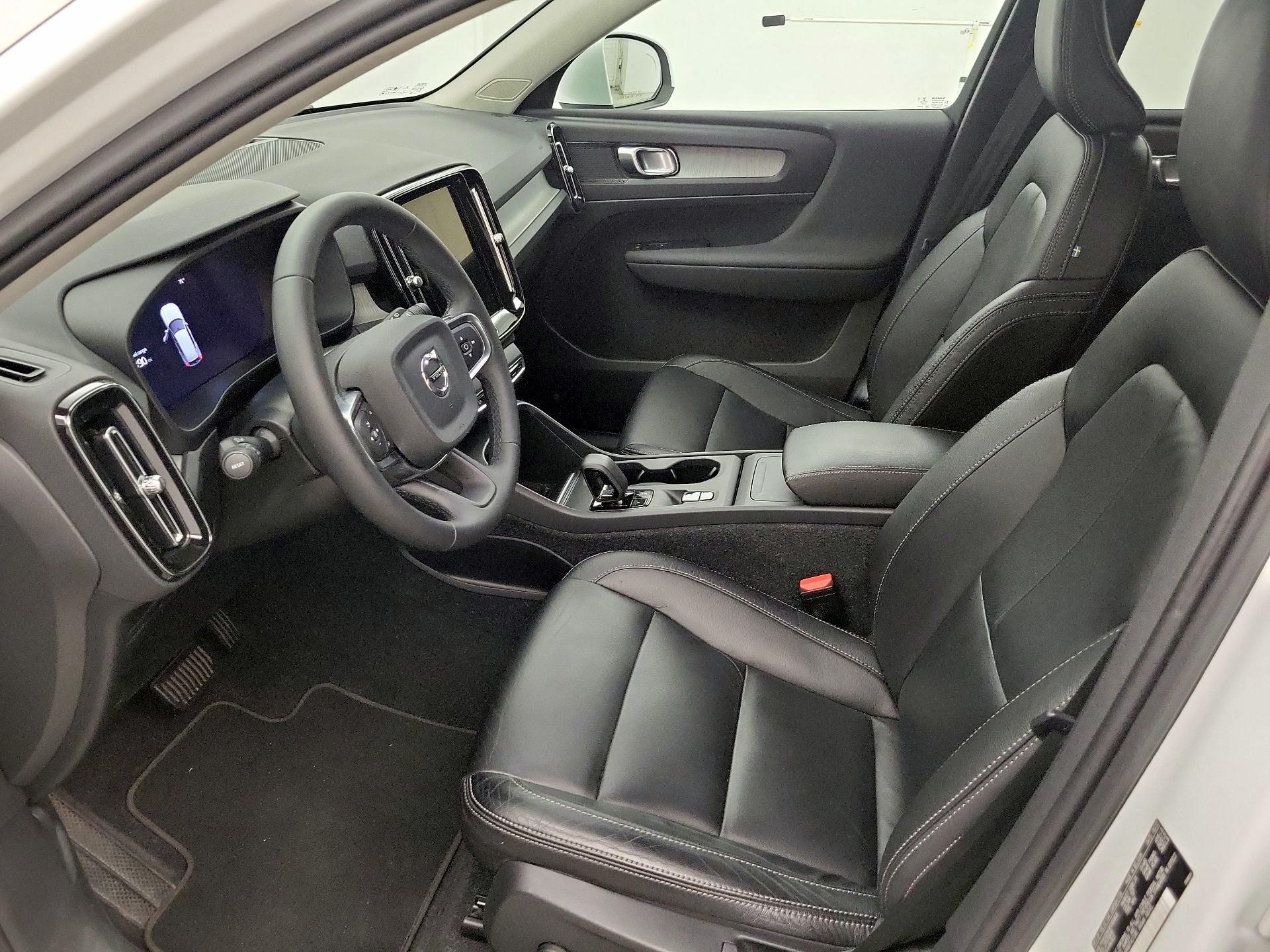 Thumbnail: 2023 Volvo XC40 - 11