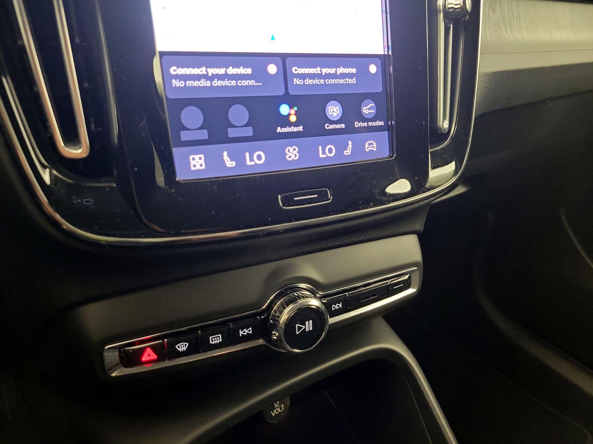 Thumbnail: 2023 Volvo XC40 - 16