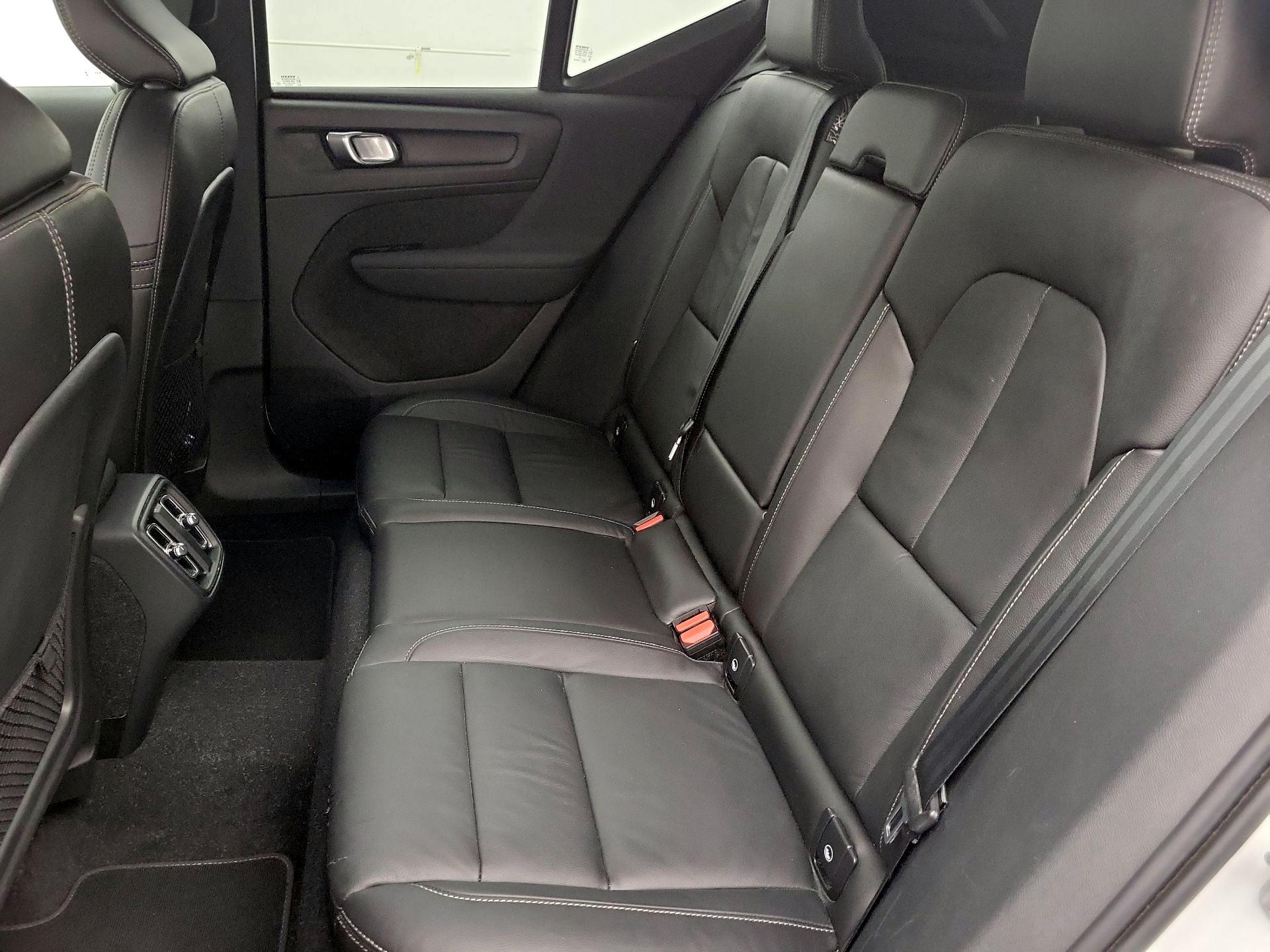 Thumbnail: 2023 Volvo XC40 - 19