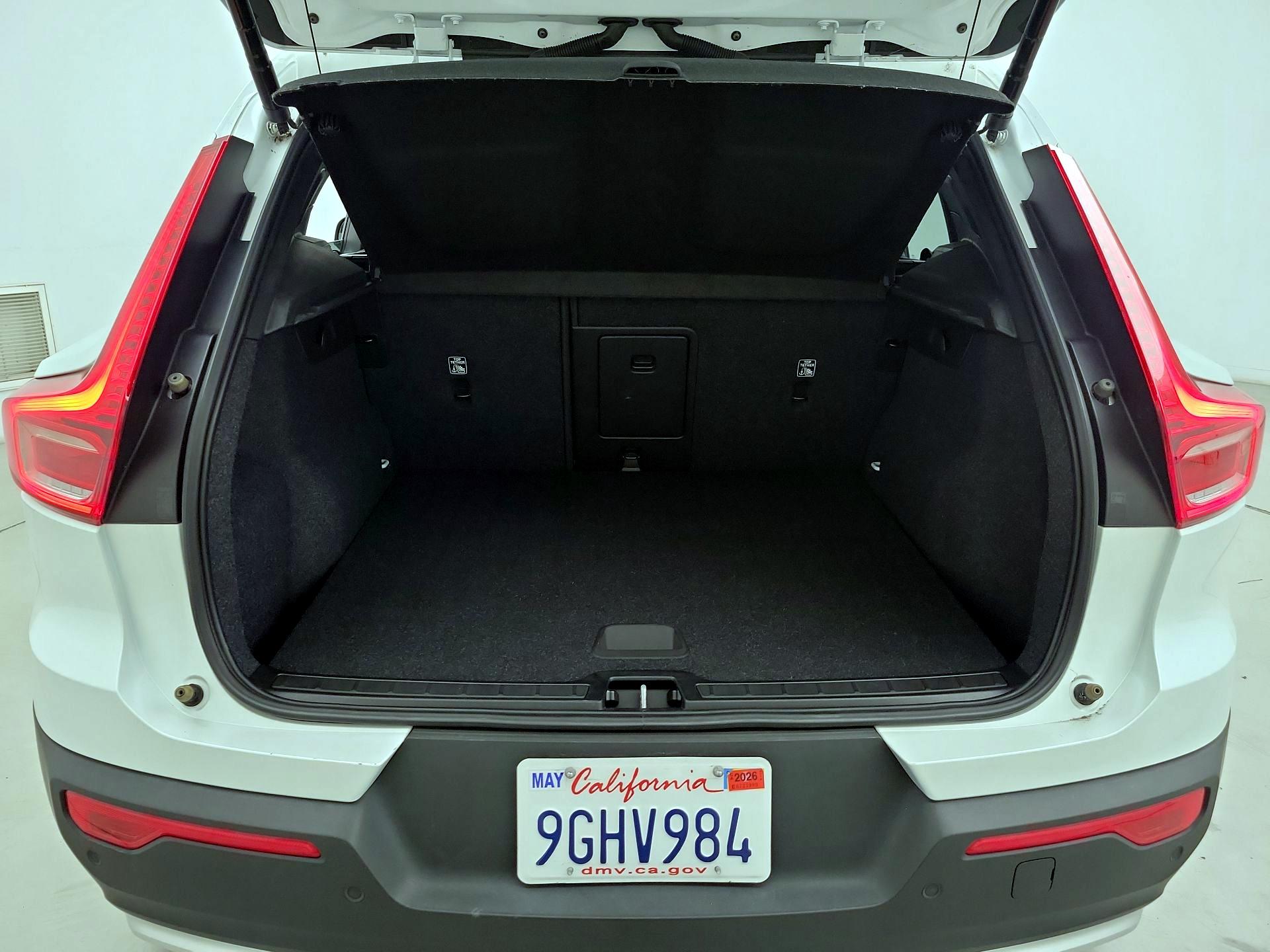 Thumbnail: 2023 Volvo XC40 - 20