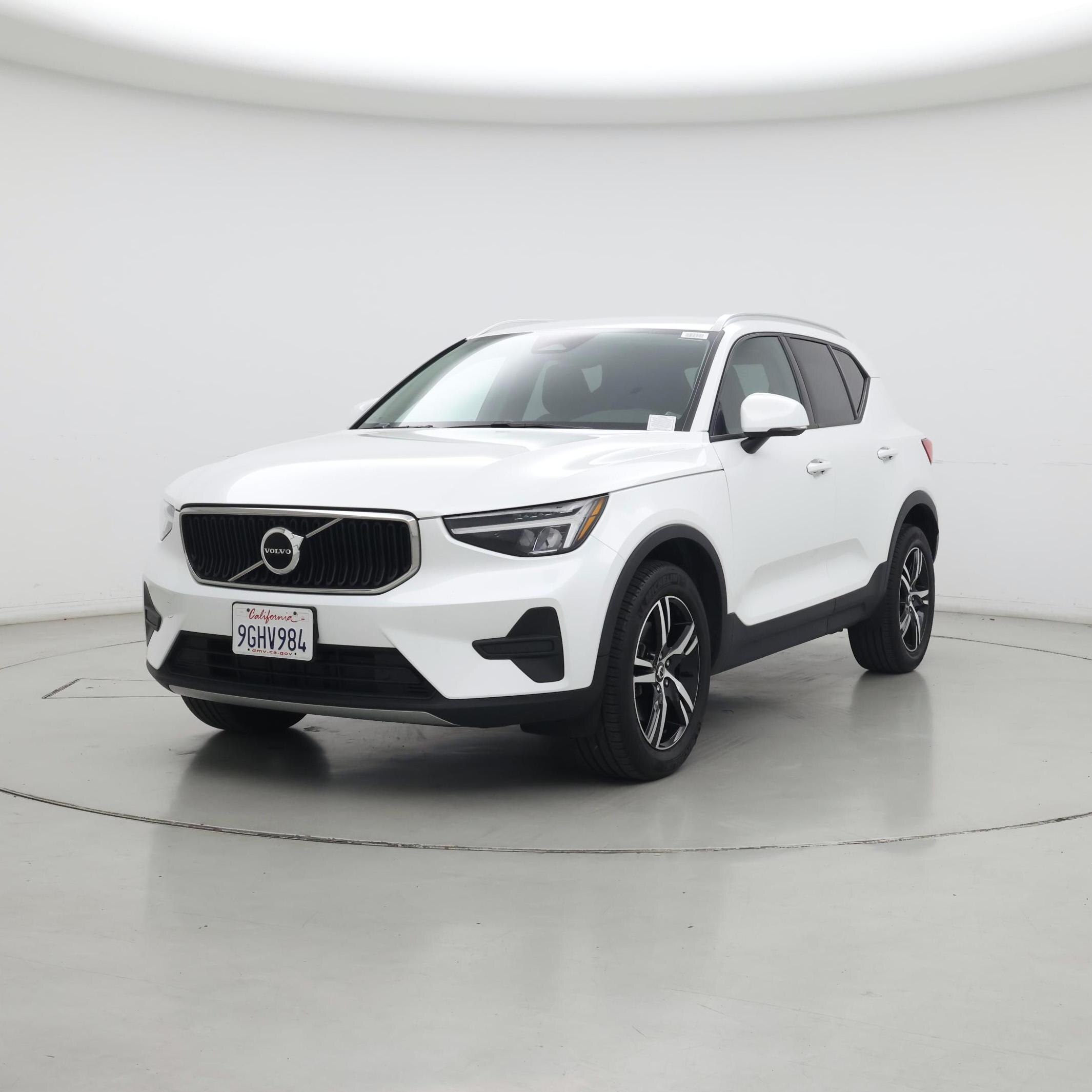 Thumbnail: 2023 Volvo XC40 - 4