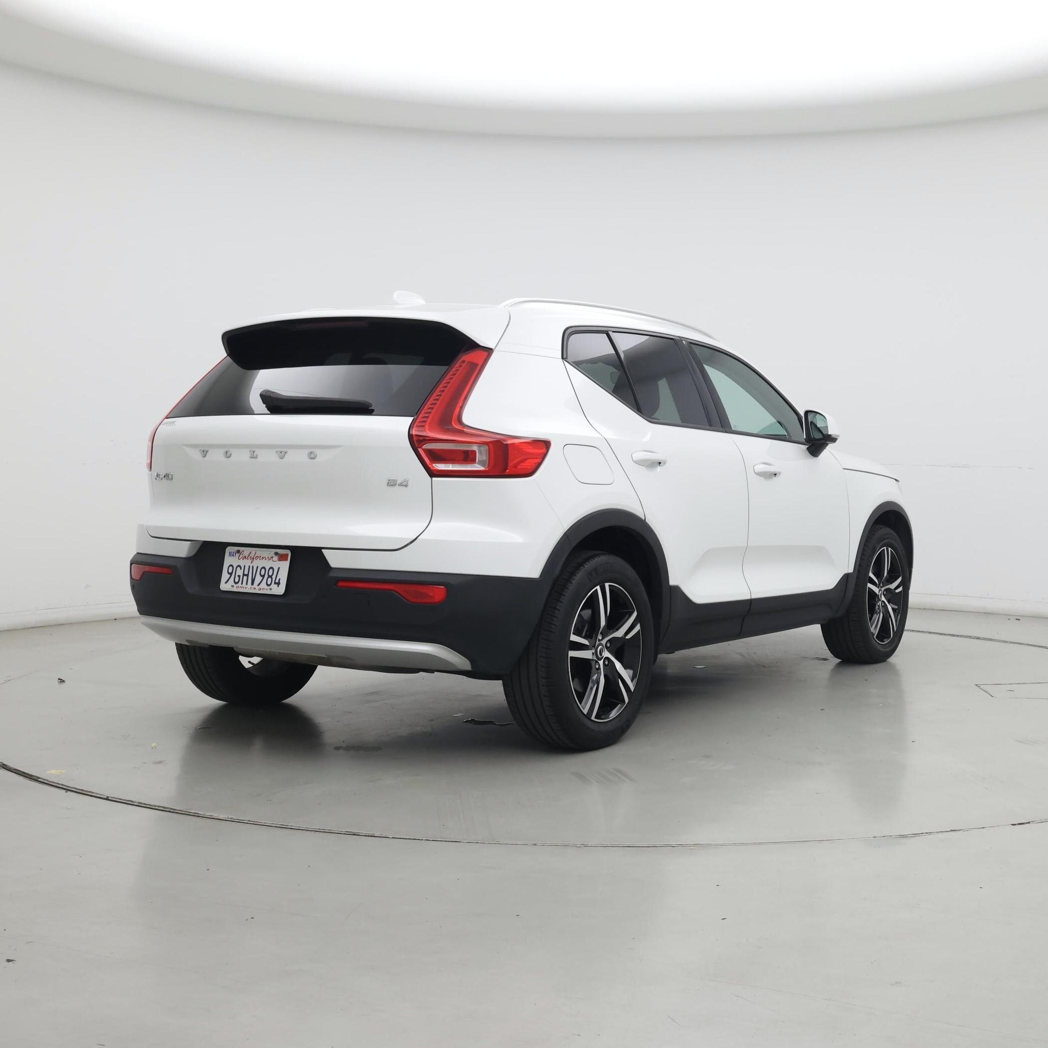 Thumbnail: 2023 Volvo XC40 - 8