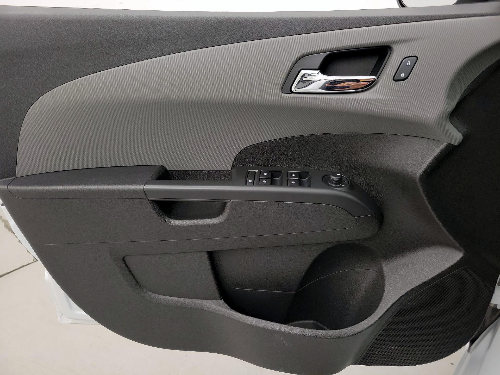 Thumbnail: 2017 Chevrolet Sonic - 12