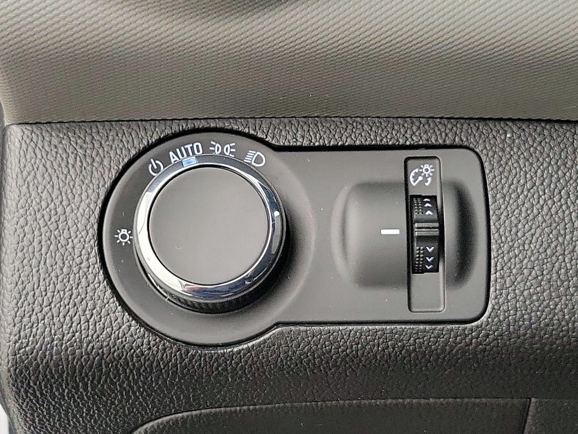 Thumbnail: 2017 Chevrolet Sonic - 13