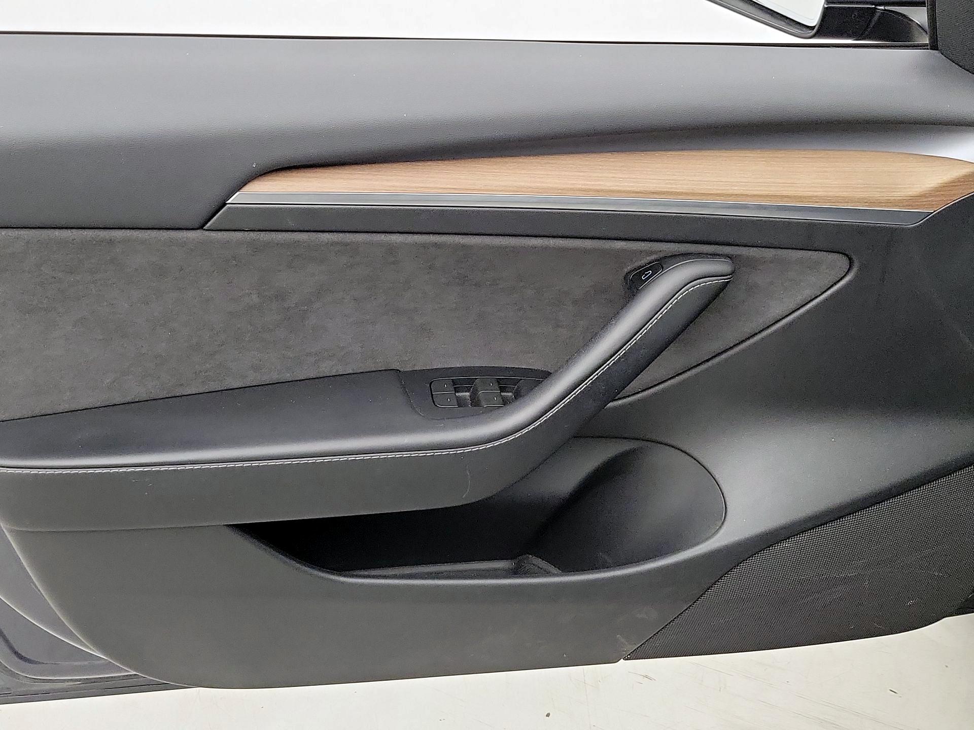 Thumbnail: 2023 Tesla Model 3 - 12