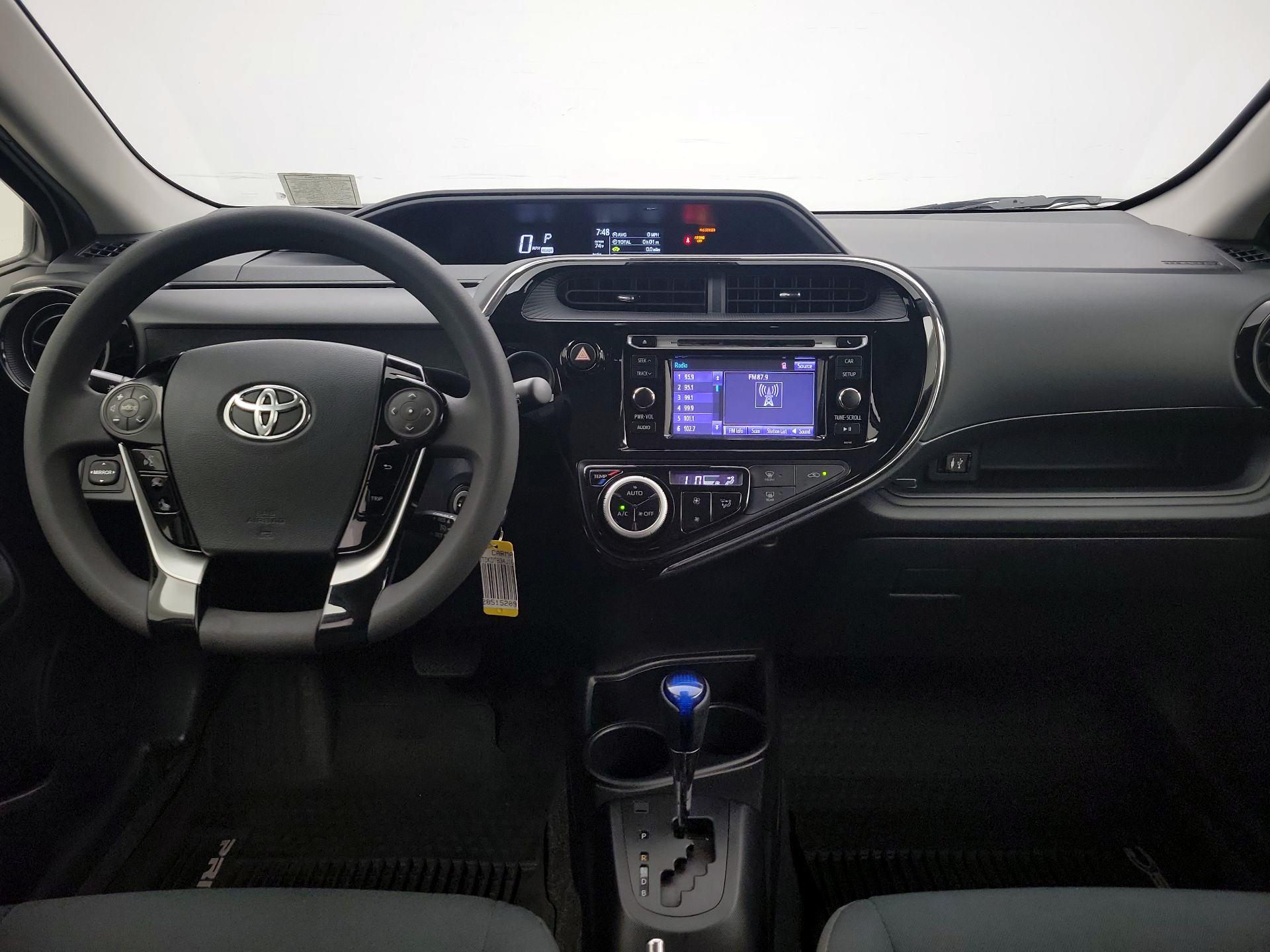 Thumbnail: 2018 Toyota Prius c - 9