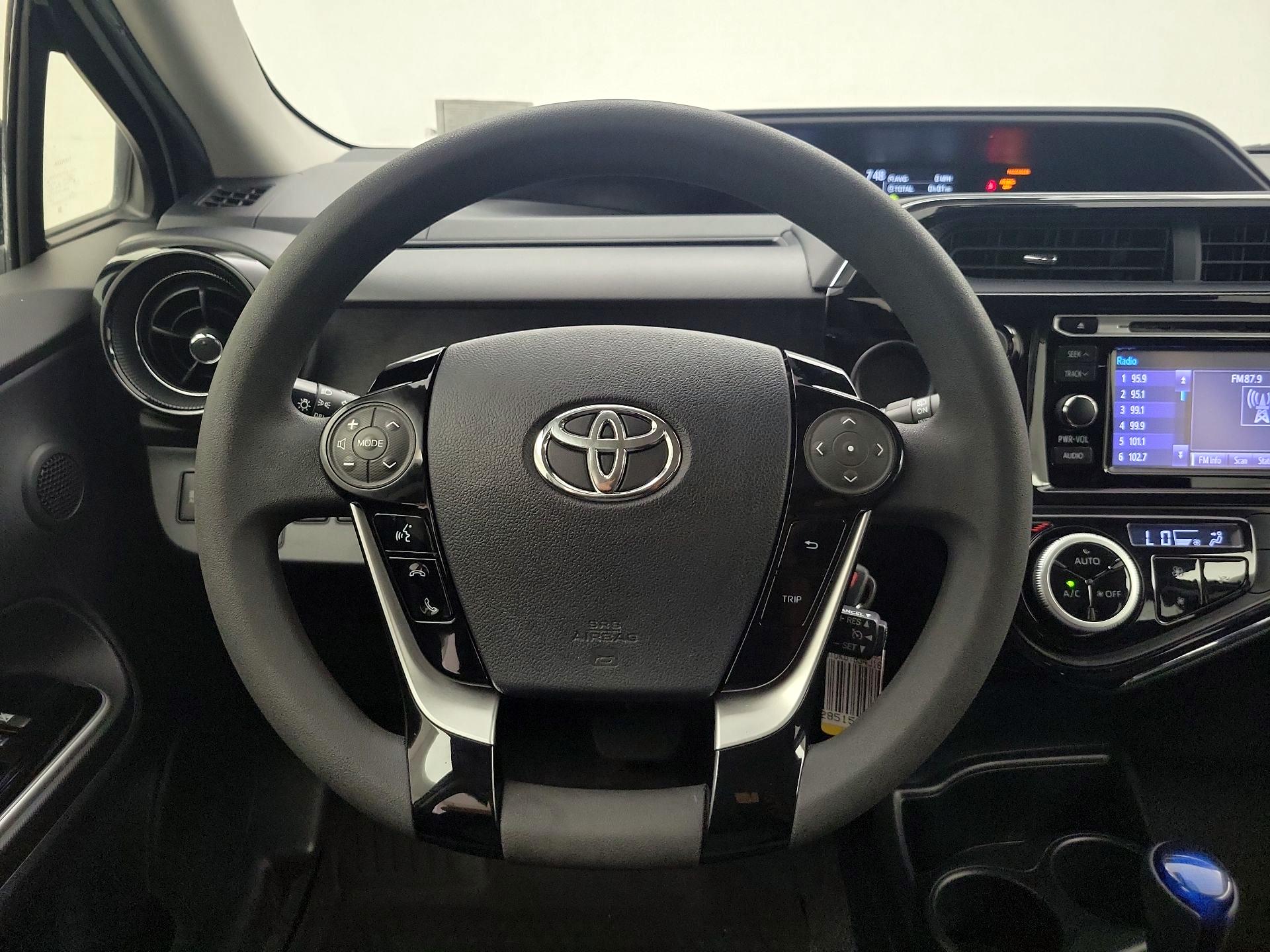 Thumbnail: 2018 Toyota Prius c - 10