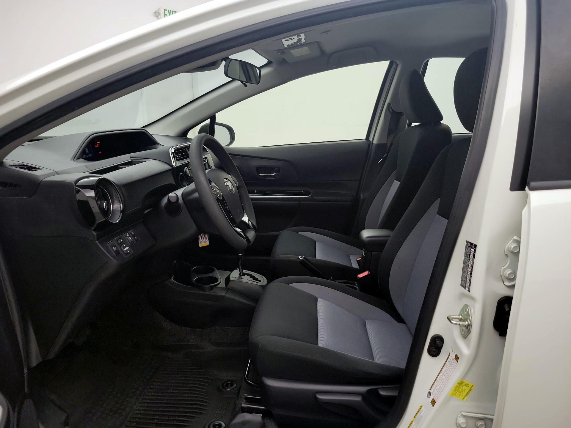 Thumbnail: 2018 Toyota Prius c - 11