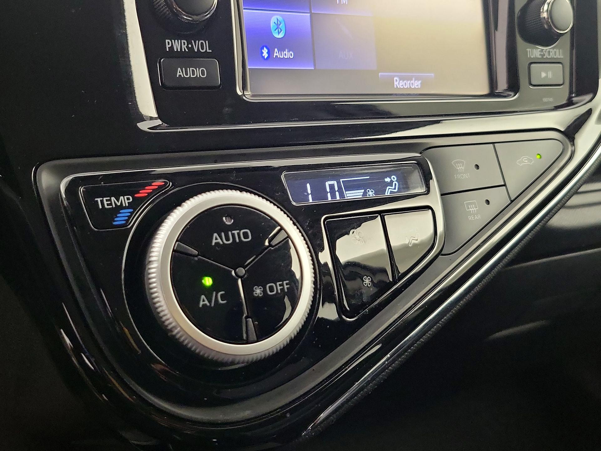 Thumbnail: 2018 Toyota Prius c - 16