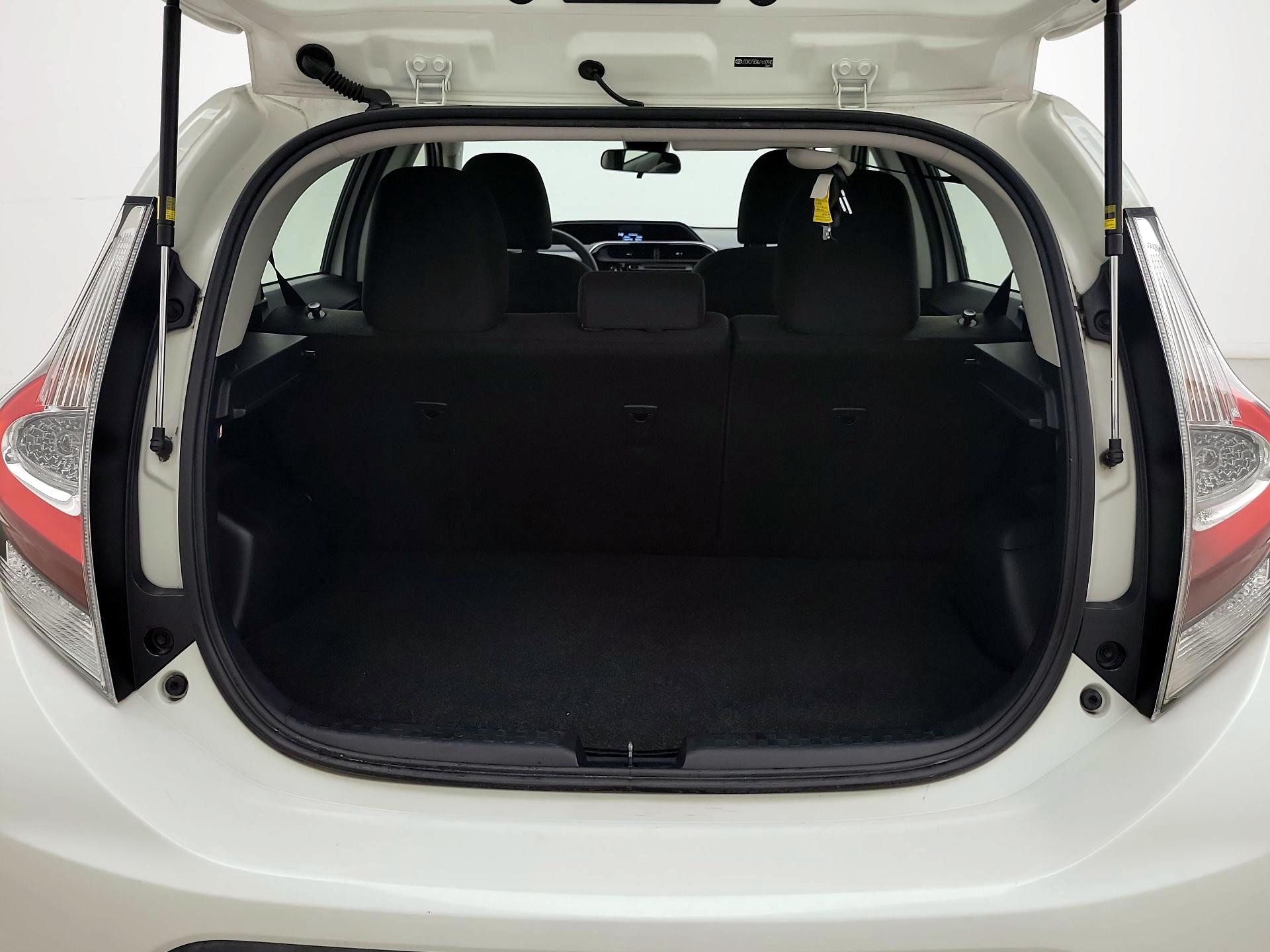 Thumbnail: 2018 Toyota Prius c - 20