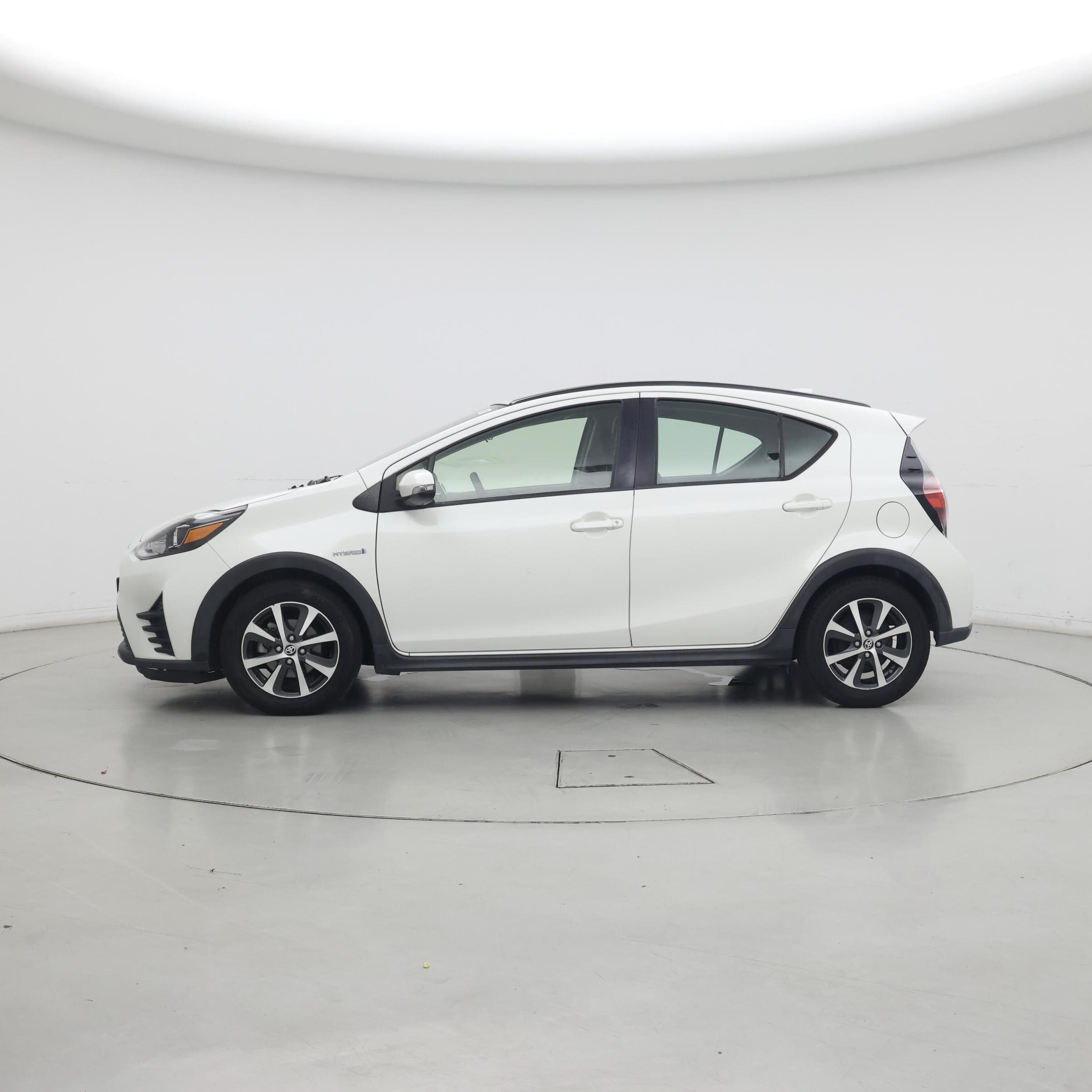 Thumbnail: 2018 Toyota Prius c - 3