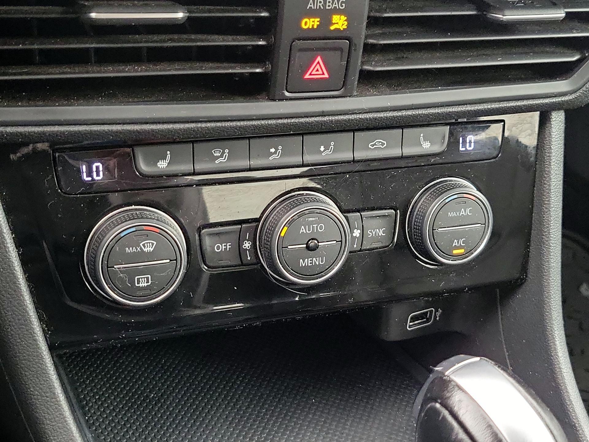 Thumbnail: 2019 Volkswagen Jetta - 16