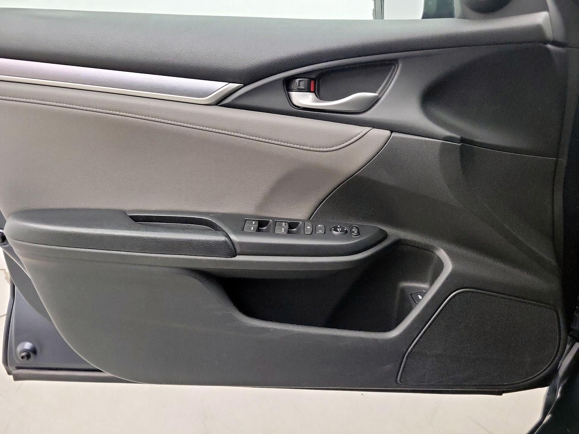 Thumbnail: 2016 Honda Civic - 12