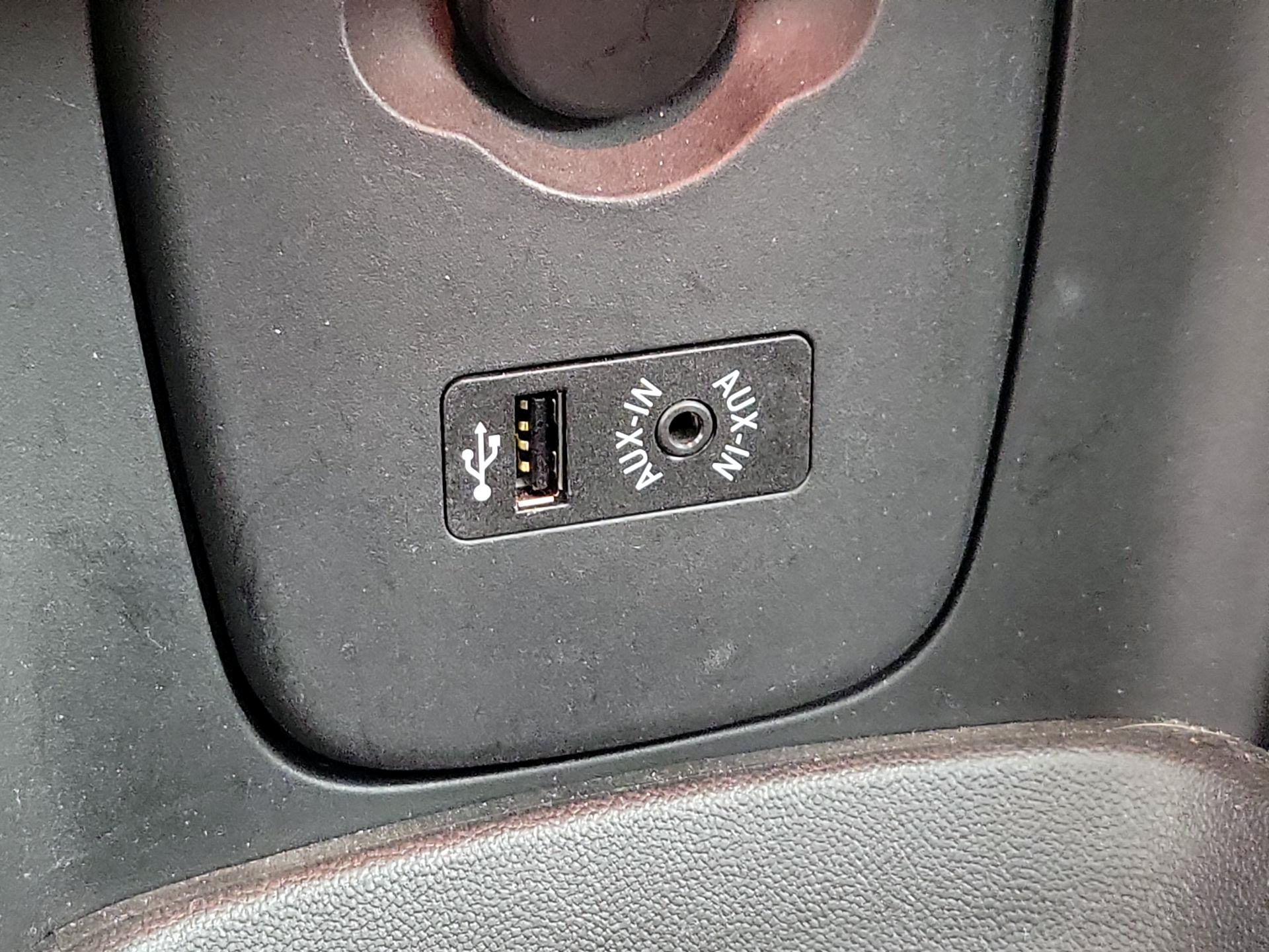 Thumbnail: 2015 MINI Cooper Hardtop - 17