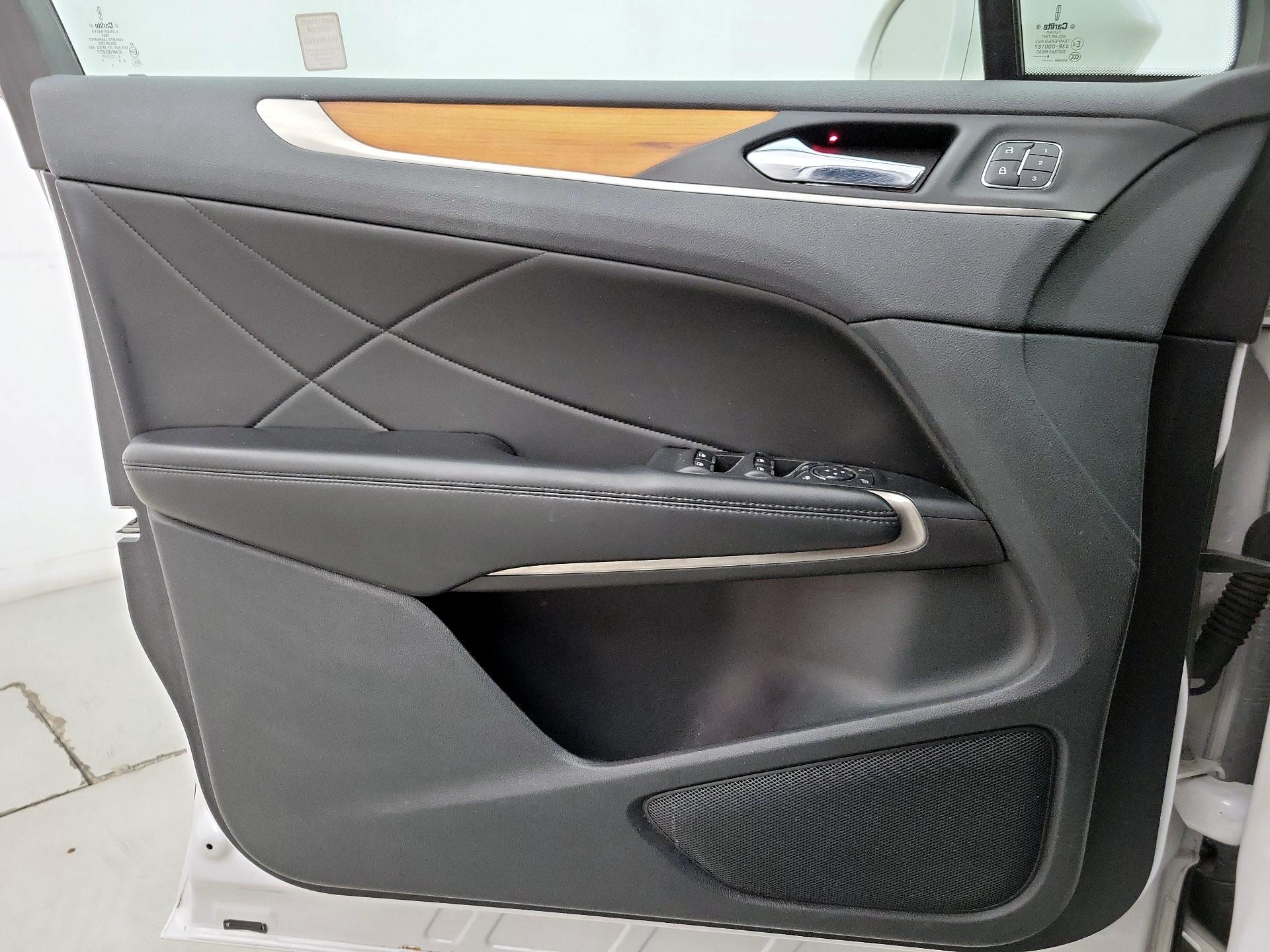 Thumbnail: 2017 Lincoln MKC - 12