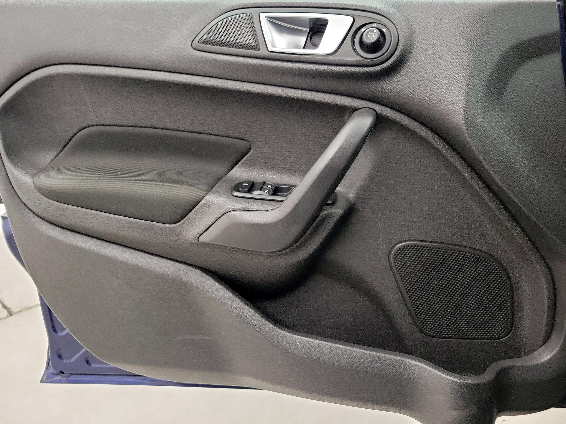 Thumbnail: 2016 Ford Fiesta - 12