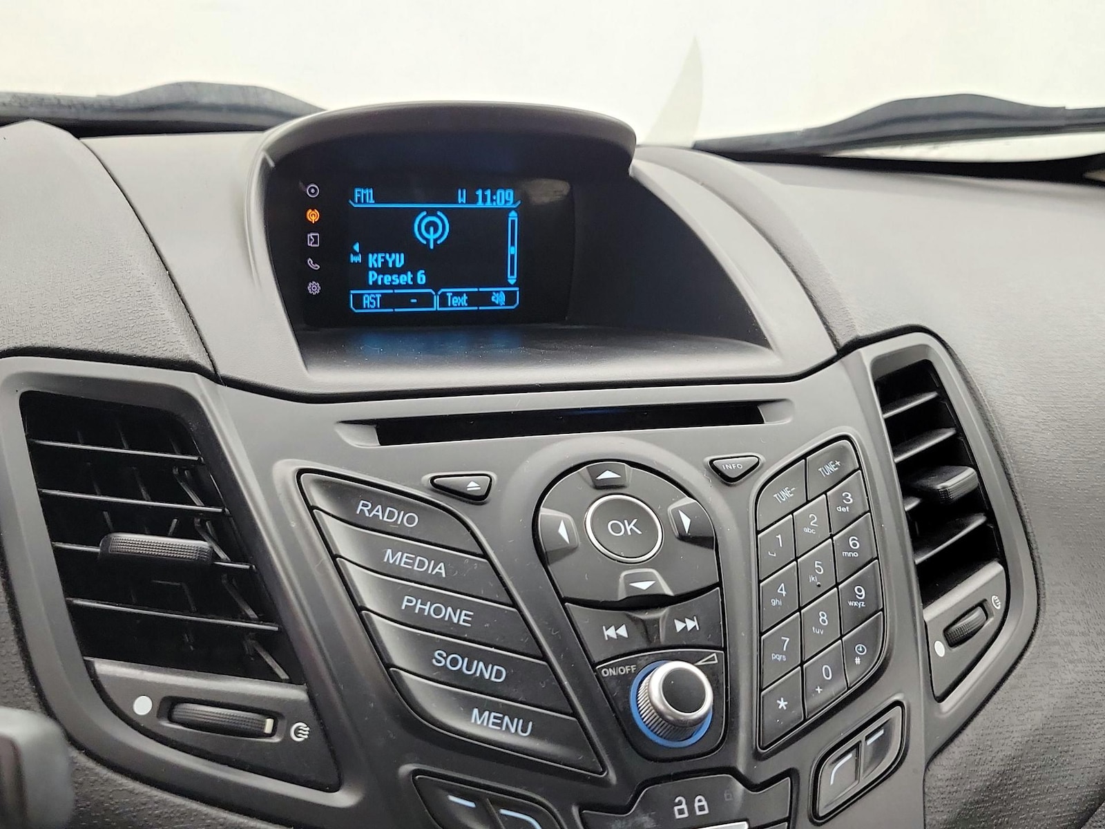 2016 Ford Fiesta SE - Photo 15