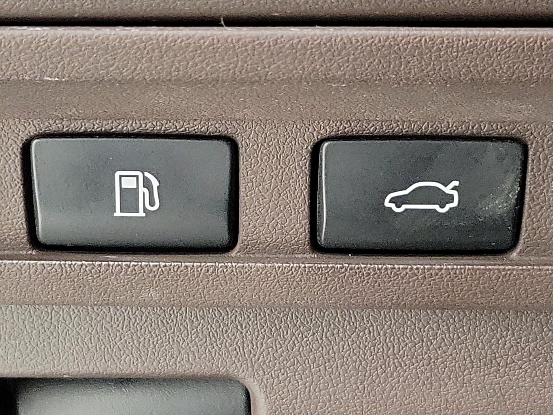 Thumbnail: 2018 Lexus LS - 13