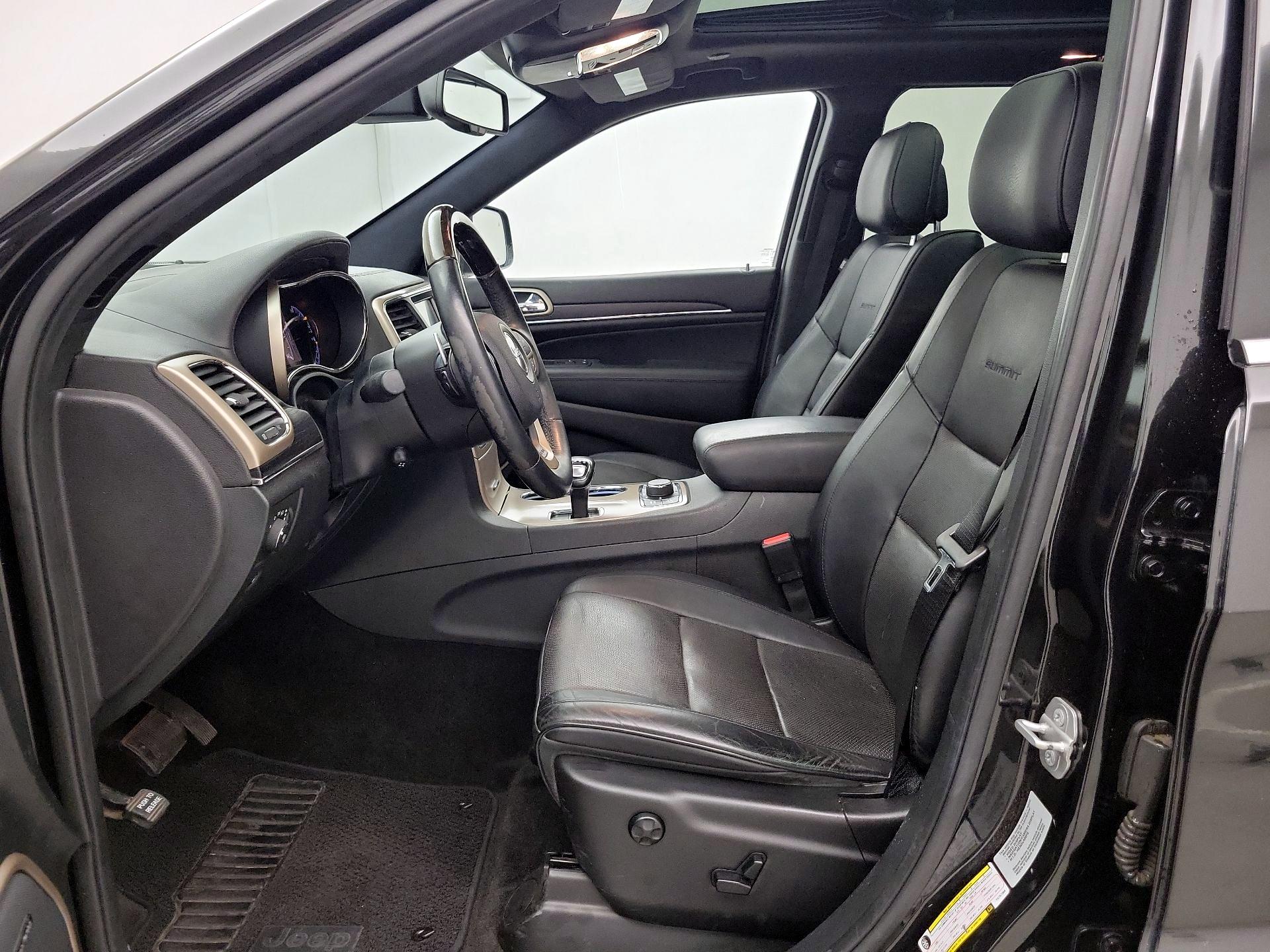 Thumbnail: 2015 Jeep Grand Cherokee - 11