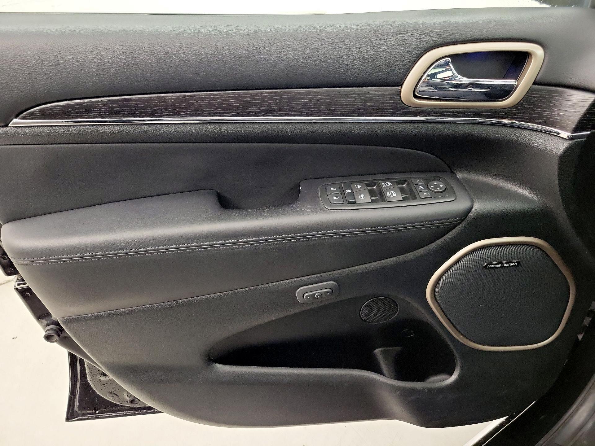 Thumbnail: 2015 Jeep Grand Cherokee - 12
