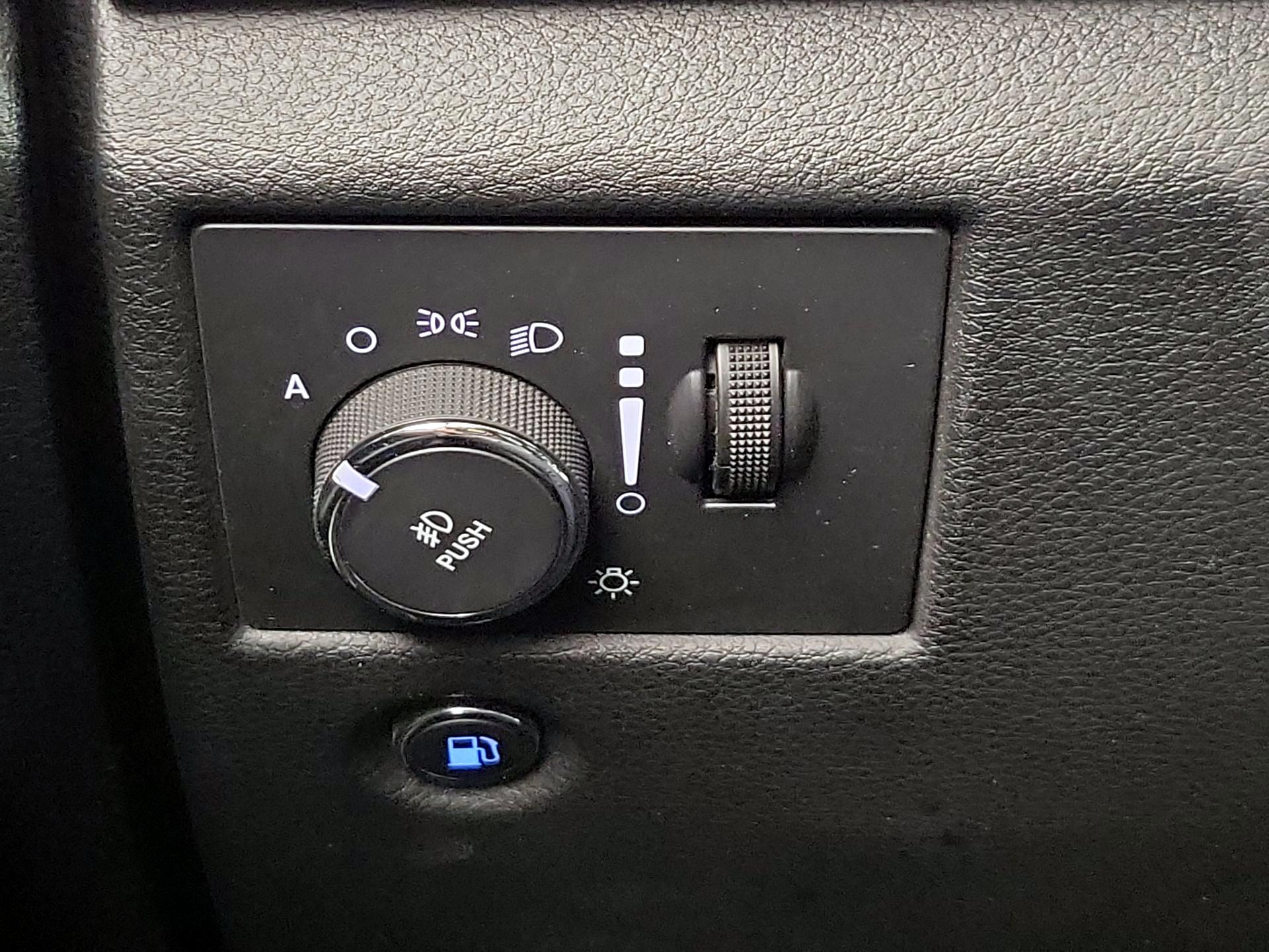 Thumbnail: 2015 Jeep Grand Cherokee - 13