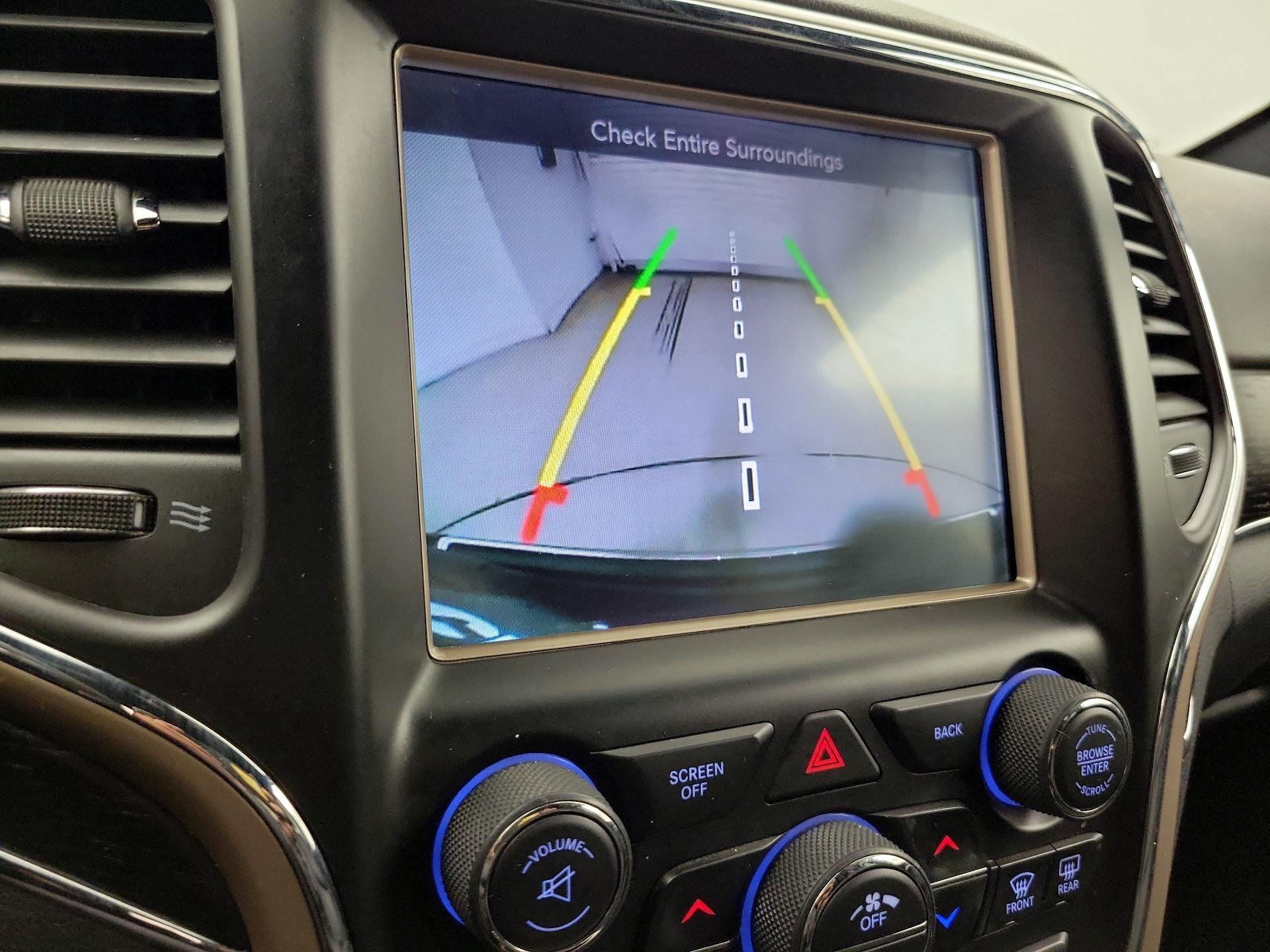 Thumbnail: 2015 Jeep Grand Cherokee - 15