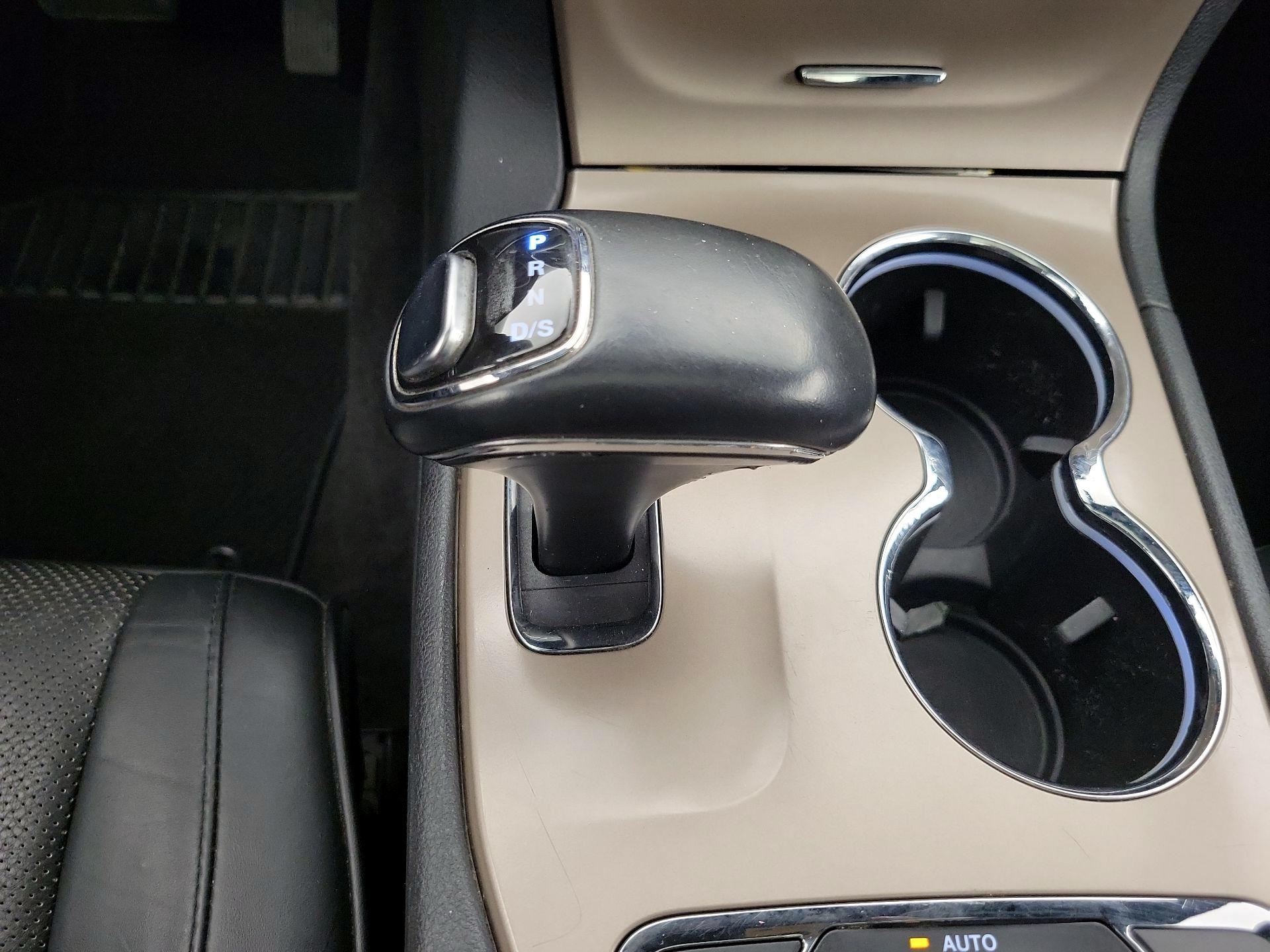 Thumbnail: 2015 Jeep Grand Cherokee - 18