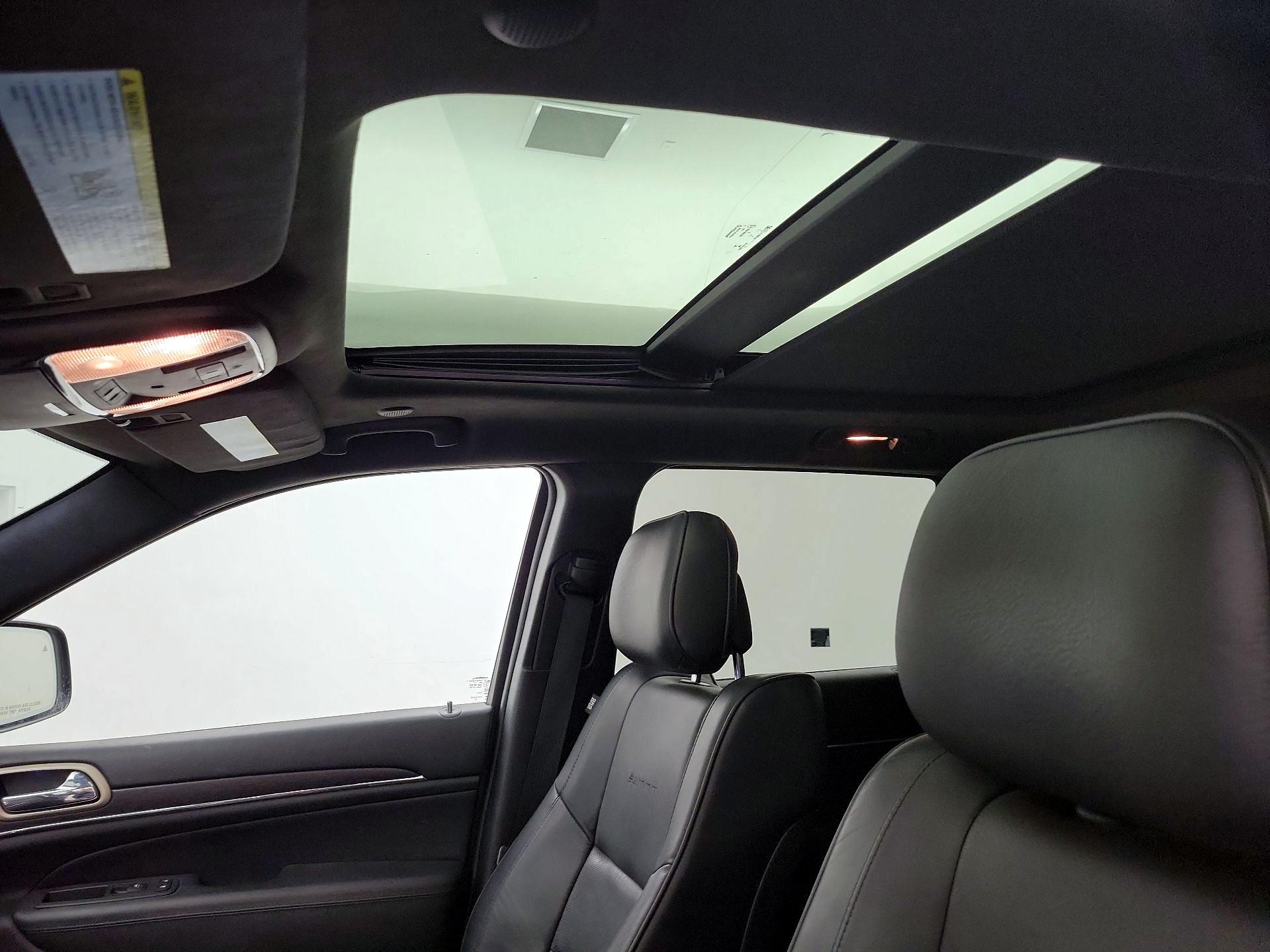 Thumbnail: 2015 Jeep Grand Cherokee - 20