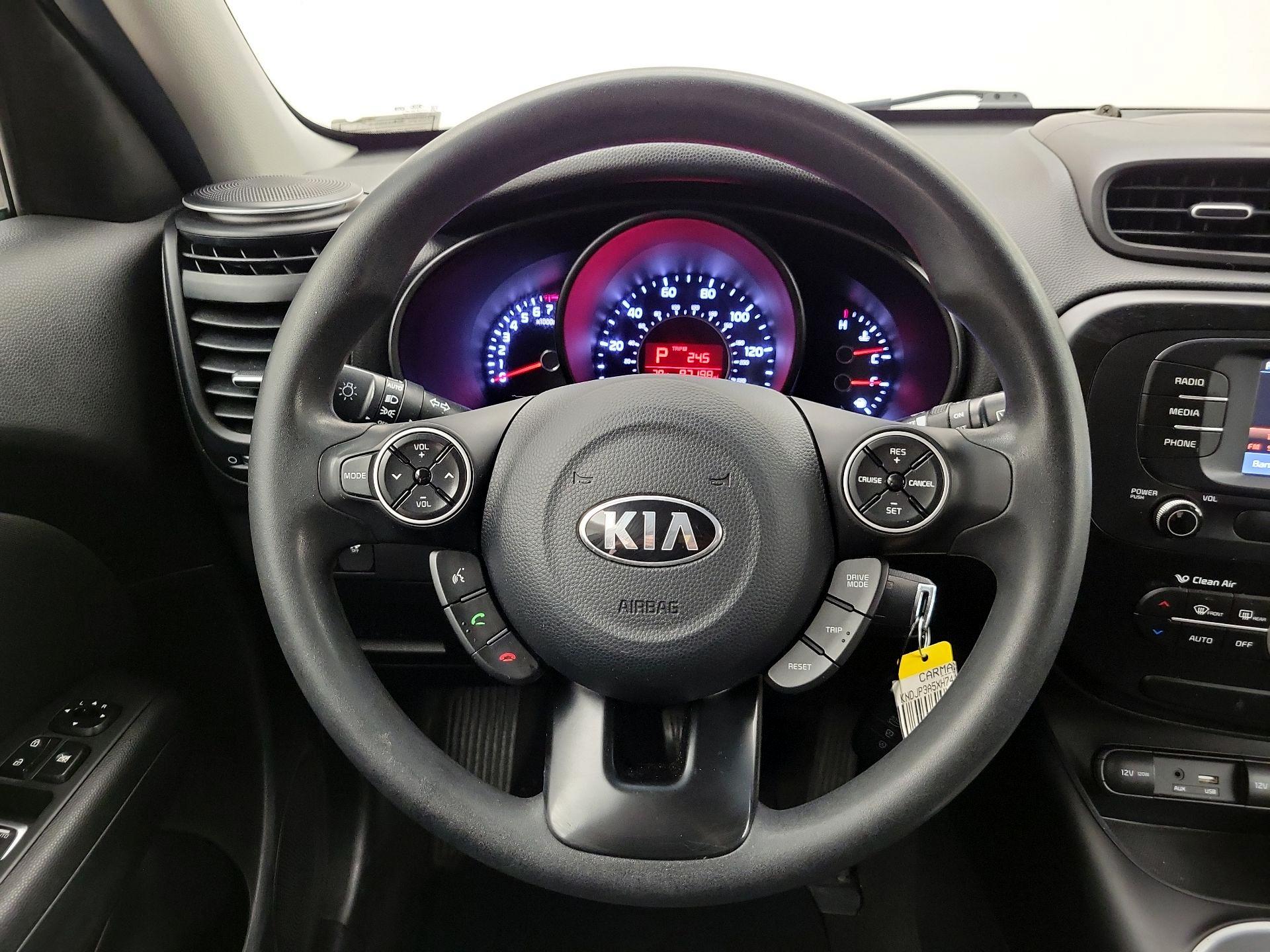Thumbnail: 2017 Kia Soul - 10