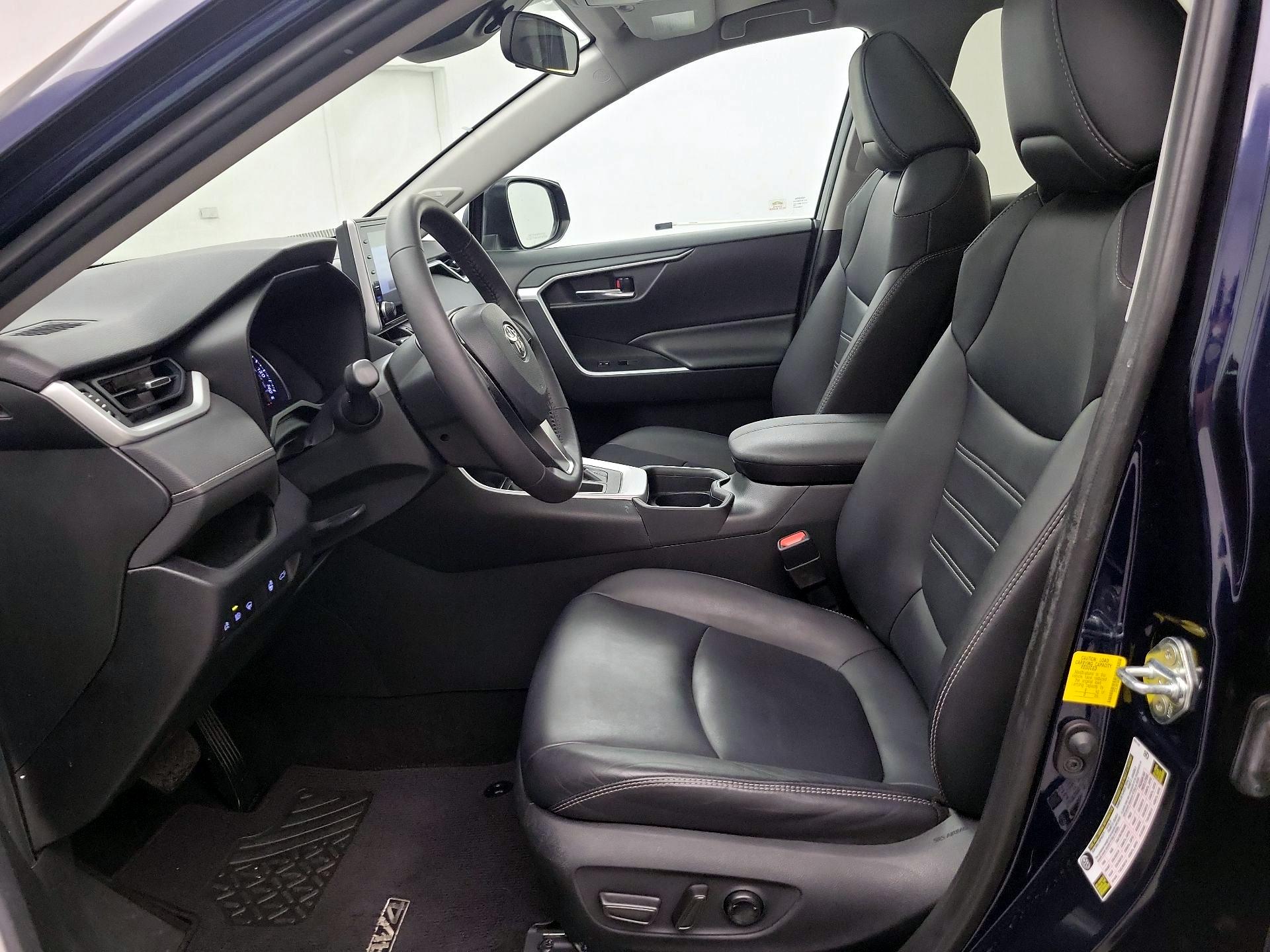 Thumbnail: 2019 Toyota RAV4 - 11