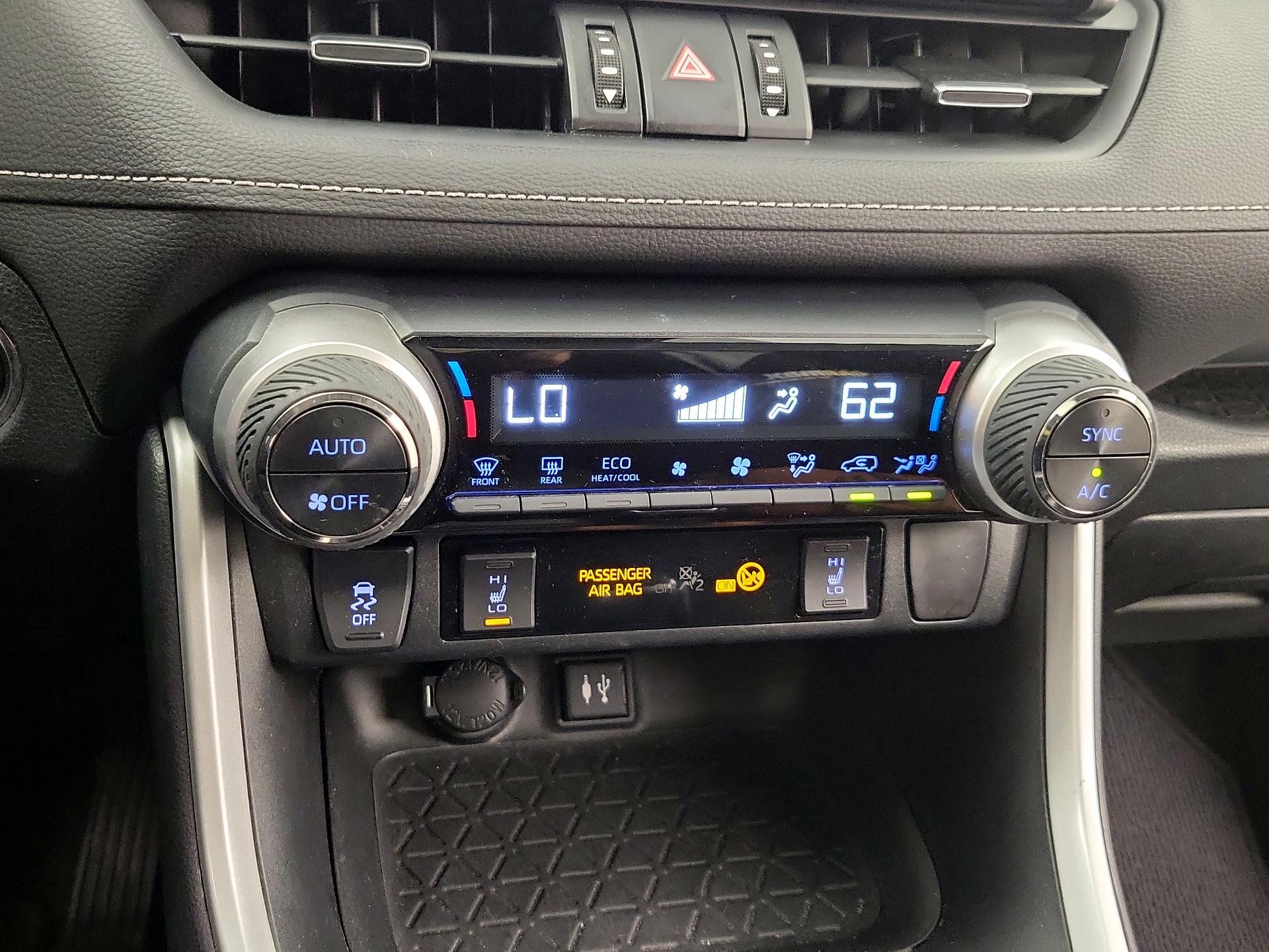 Thumbnail: 2019 Toyota RAV4 - 16