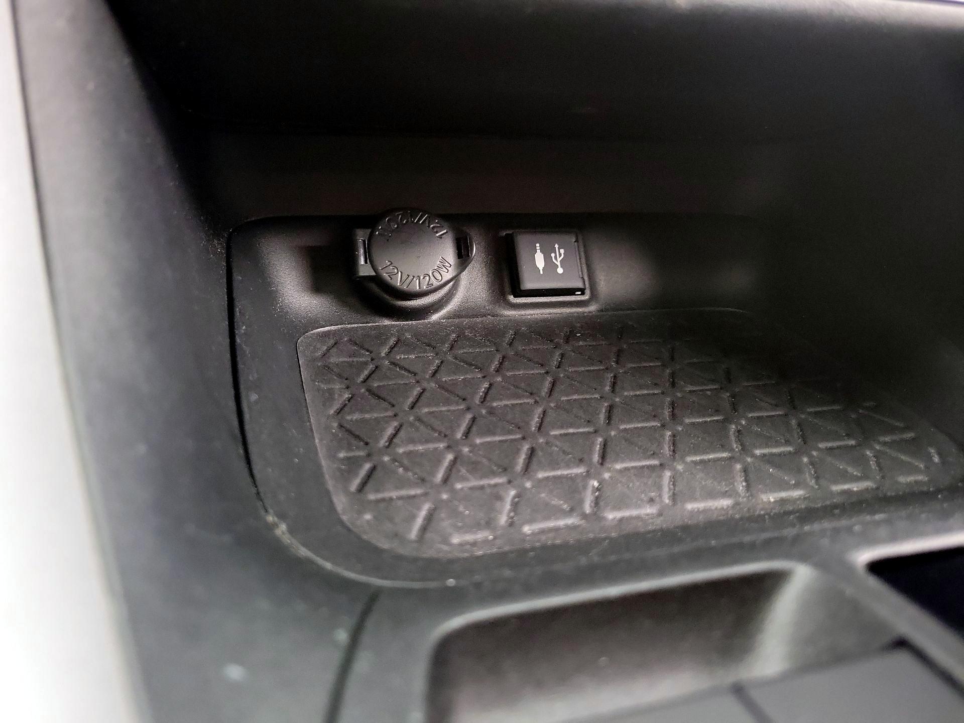 Thumbnail: 2019 Toyota RAV4 - 18